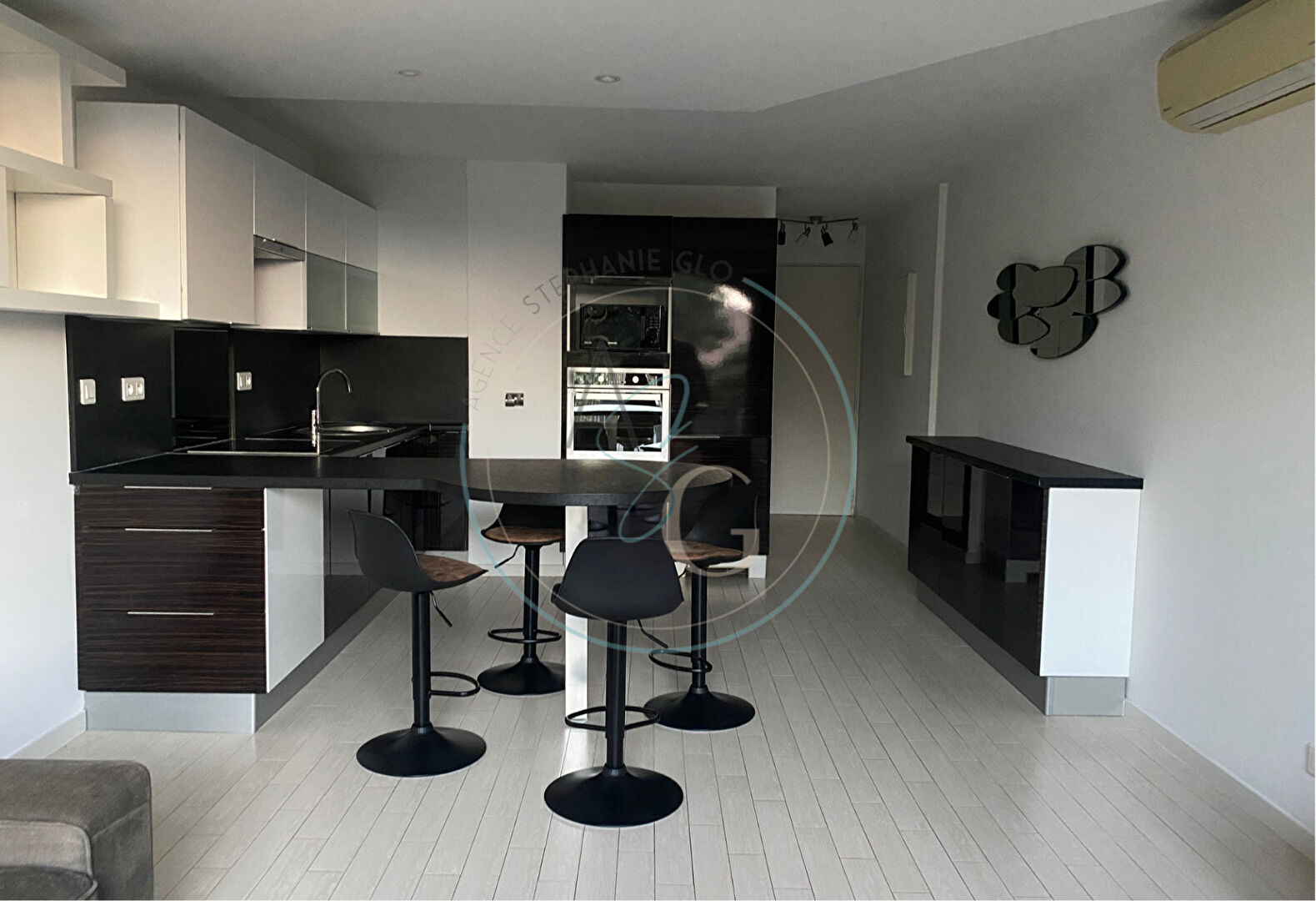 Photo CAVALAIRE SUR MER  - Location annuelle T2 meublé 37.5m² image 1/6