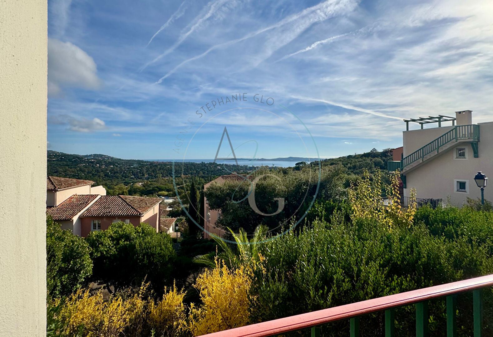 GRIMAUD - Appartement T3 avec terrasse -Vue mer - Domaine sécurisé avec piscine