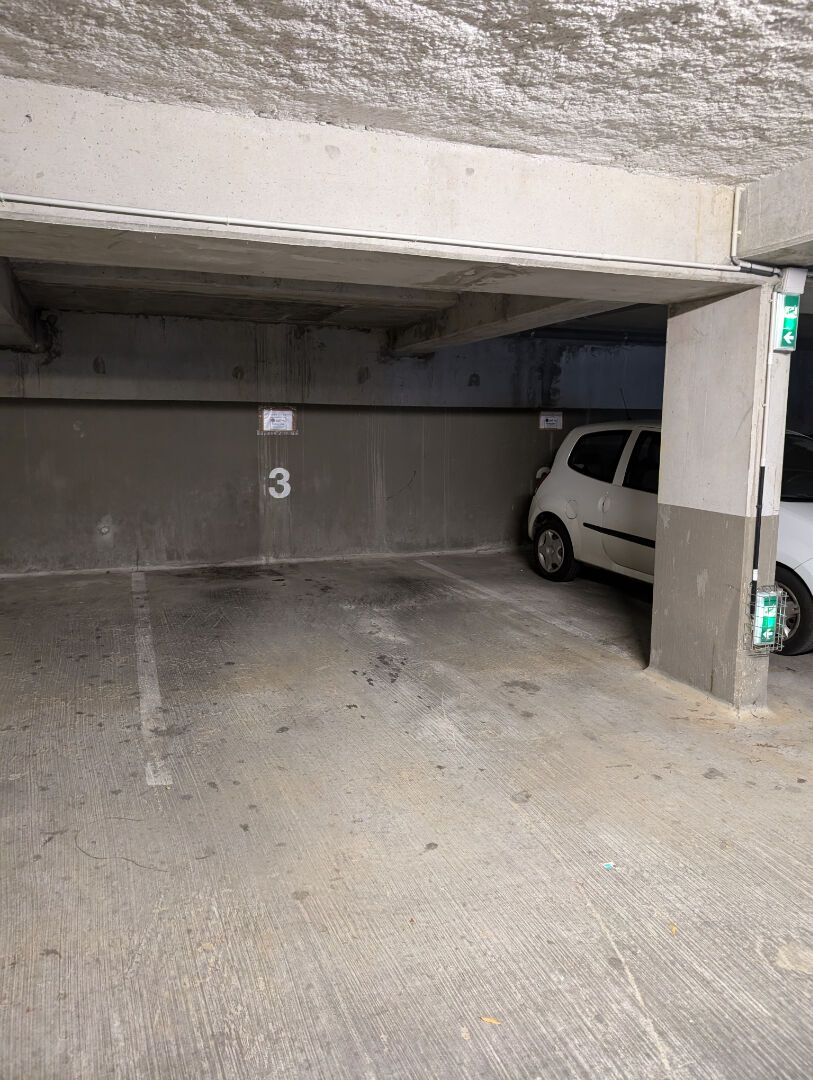 Photo Places de Parking - Vert-Saint-Denis image 2/4