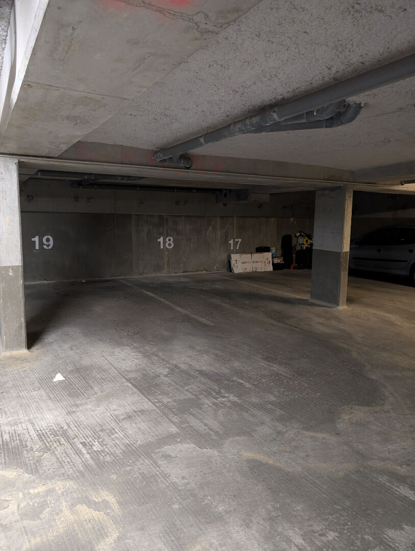 Photo Places de Parking - Vert-Saint-Denis image 4/4