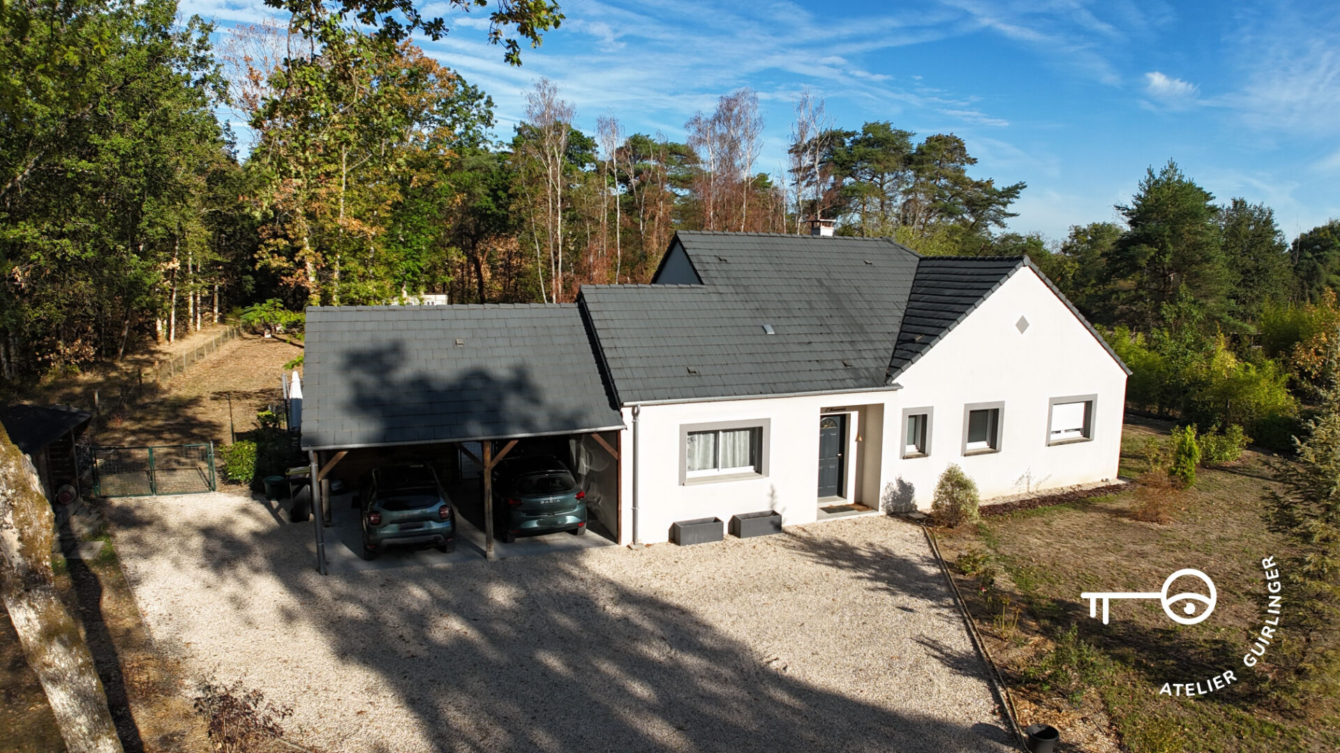 Offrez-vous le confort d'une maison moderne au coeur d'un environnement idyllique et verdoyant.