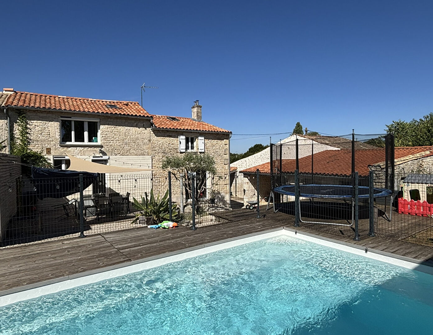 Photo Maison en pierres de 165 m² habitables avec Piscine image 2/6