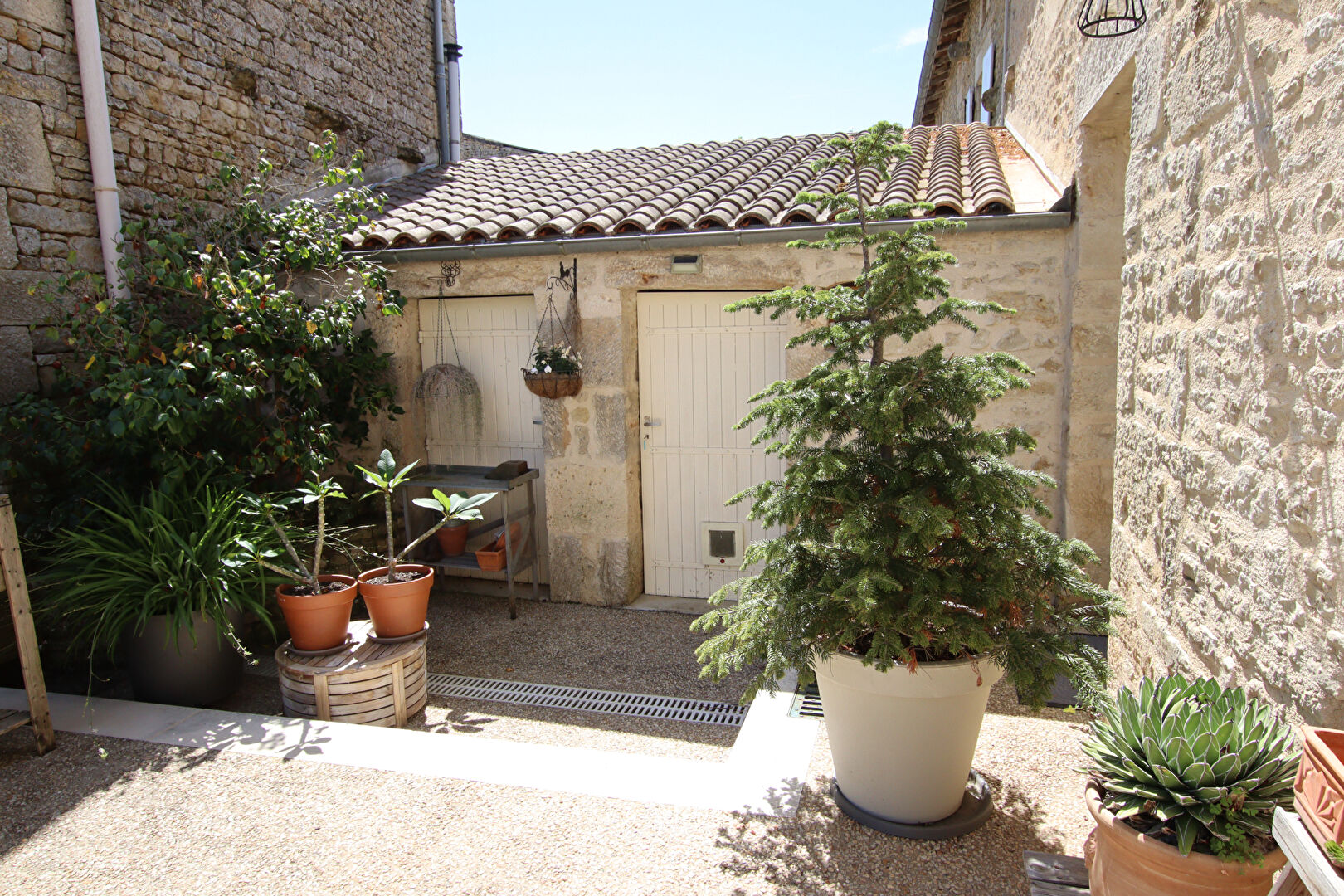 Photo Belle longère rénovée 5 chambres et bureau avec dépendances image 2/6