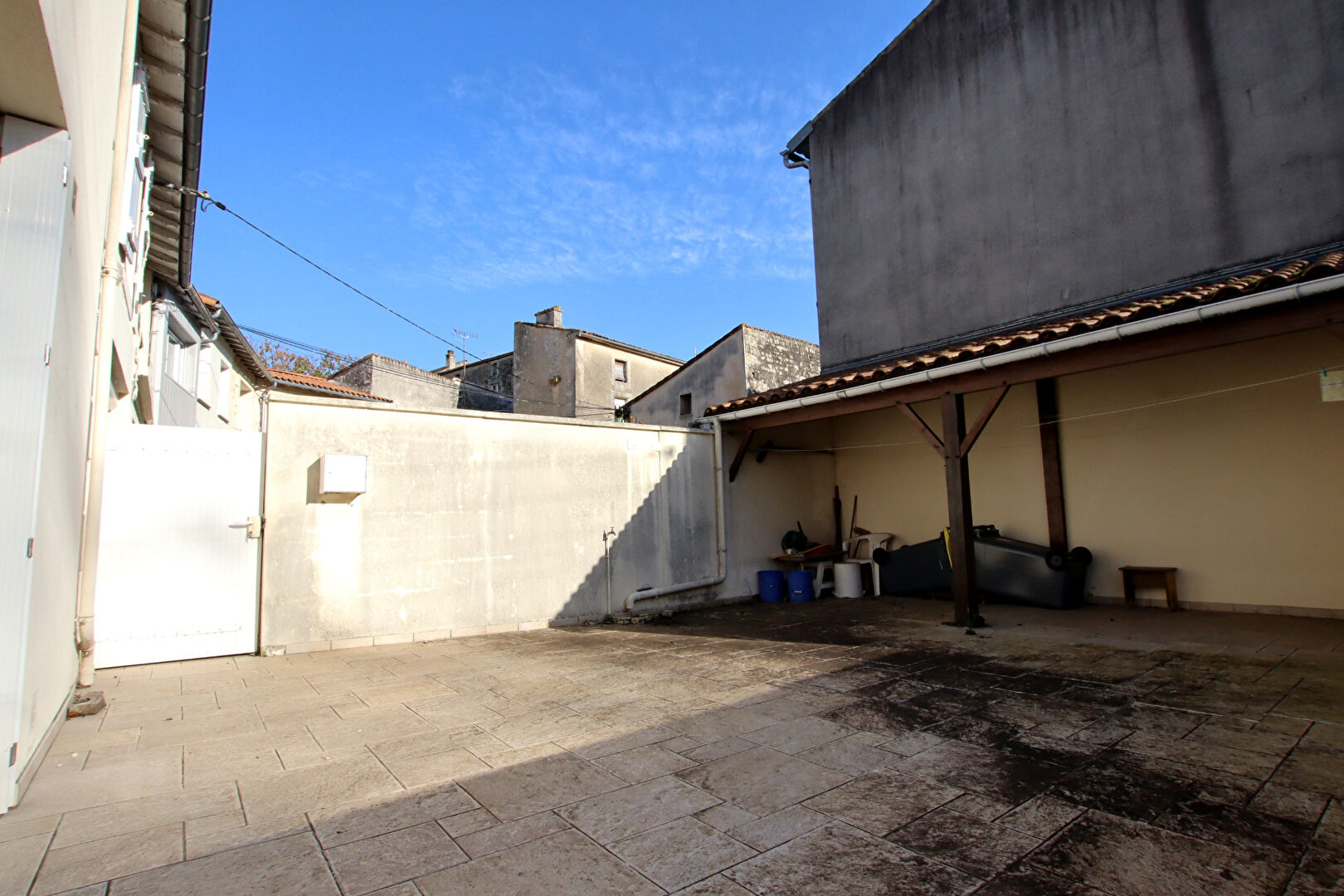 Photo Maison 3 chambres avec 2 garages et terrasse dans le bourg de  La Crèche image 3/6