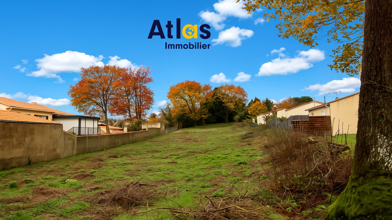 Terrain à bâtir 2270 m2, centre bourg de VOUILLE