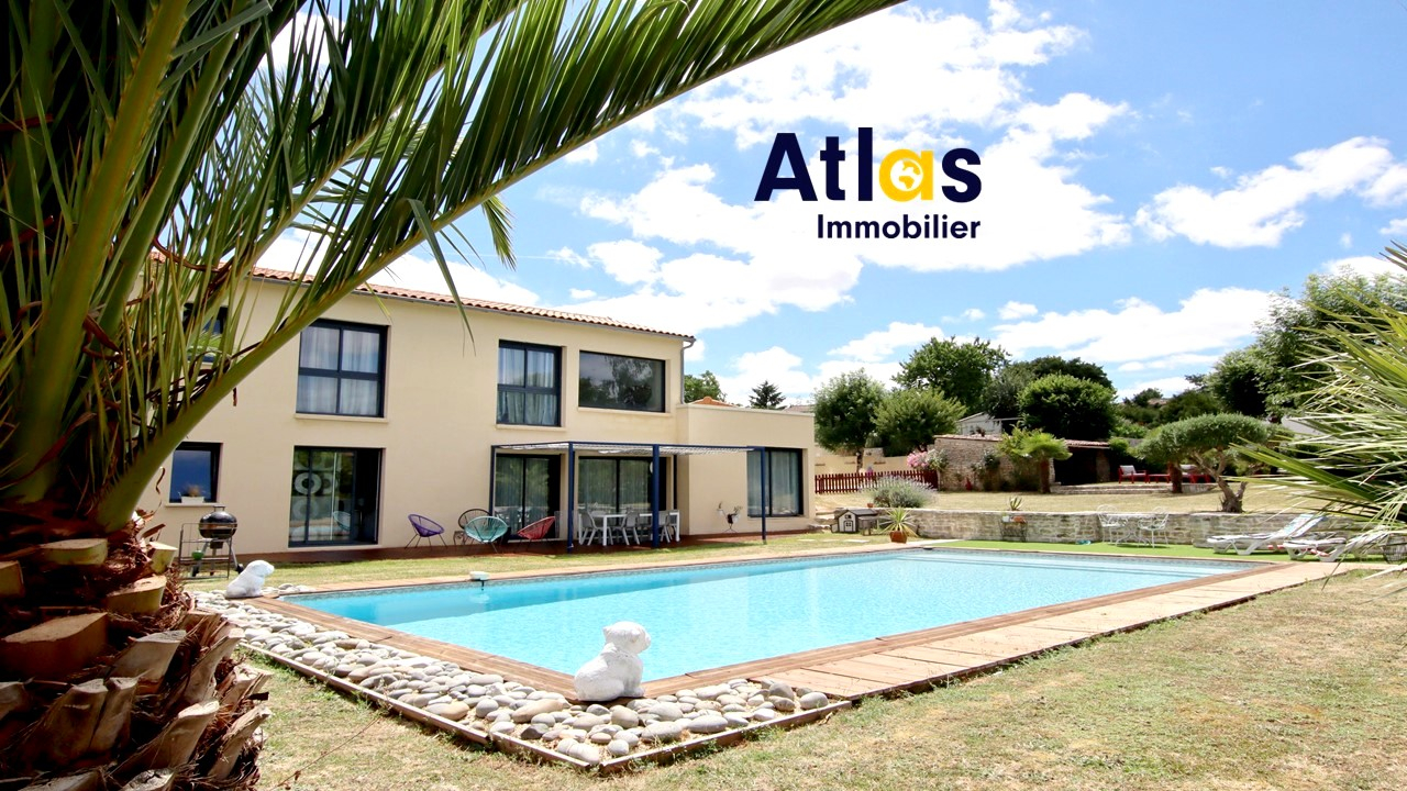 Photo Maison 8 pièces 257 m2 avec piscine image 2/6