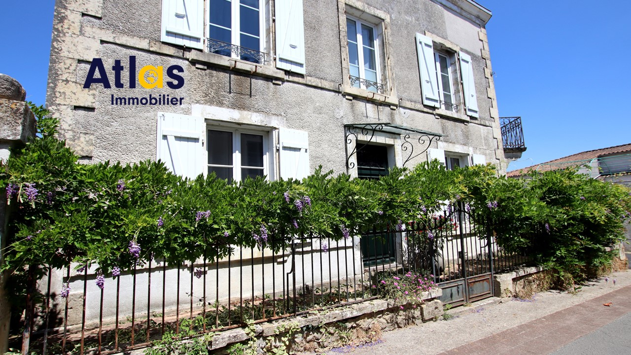 Maison de caractère 8 pièces 182.2 m2 avec jardin