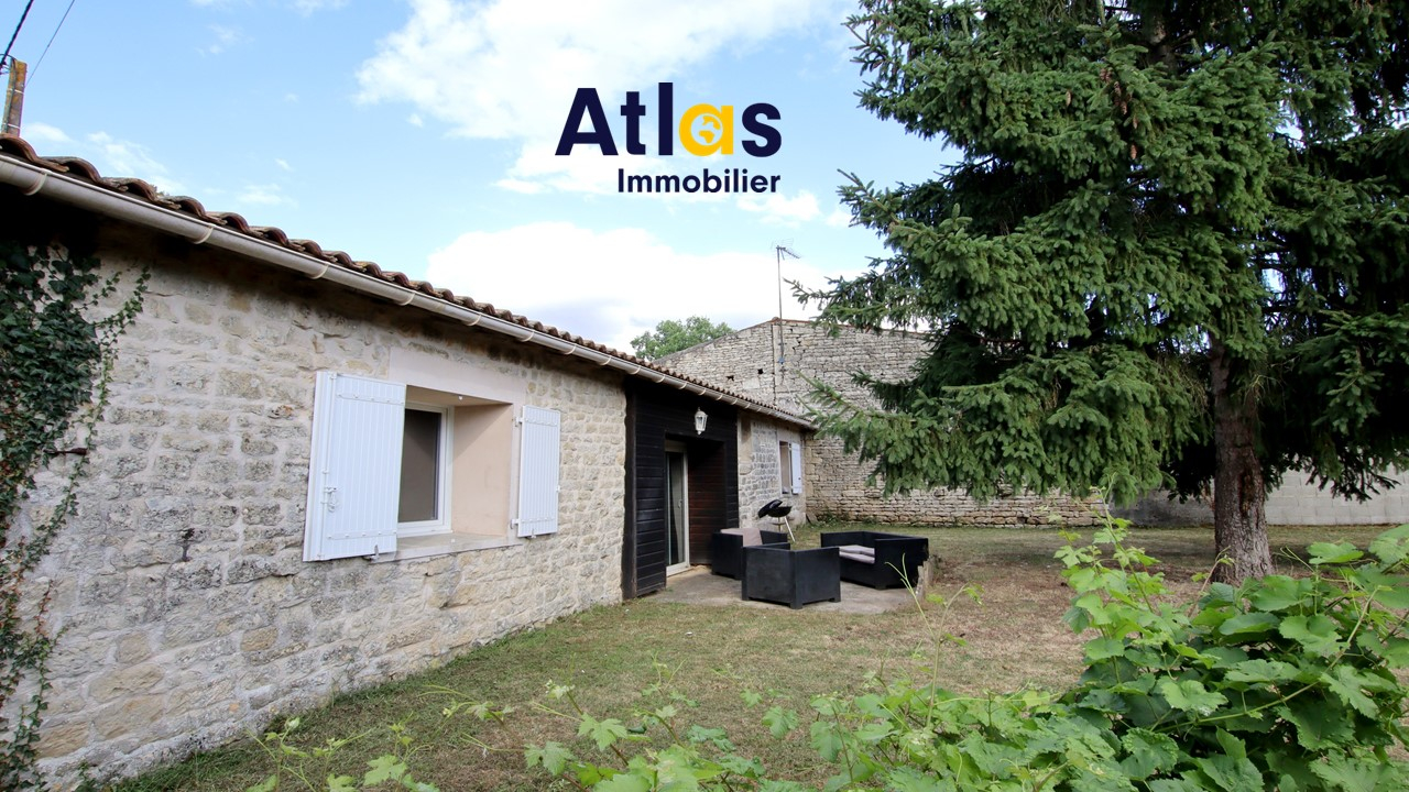 Maison à Aigondigné, 63 m², 2 chambres, jardin