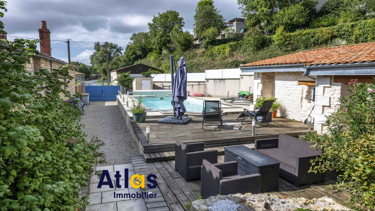 Longère en pierres rénovée de 162 m² hab avec piscine