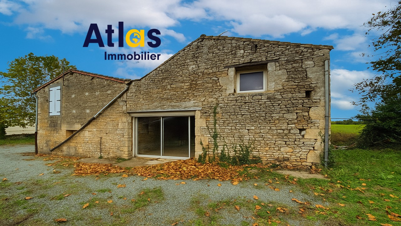 Photo Maison en pierre à Vouillé 109 m2 image 1/6