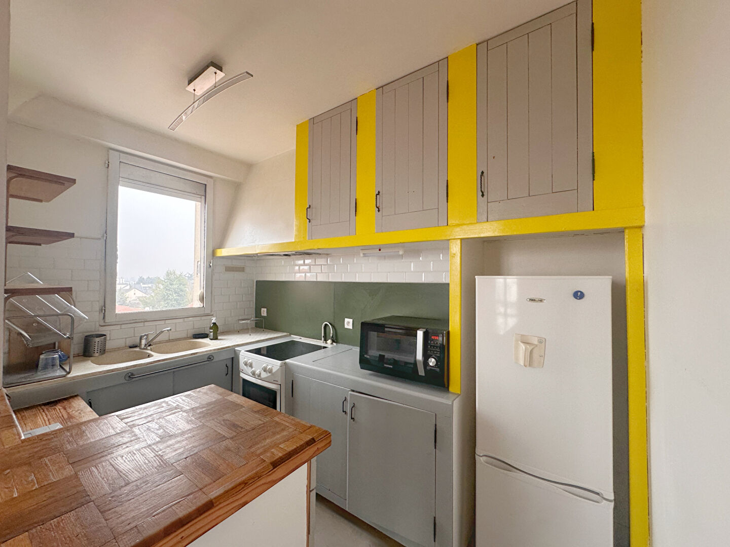 Photo Joli F2/3 proche gare avec vue Tour Eiffel image 4/6