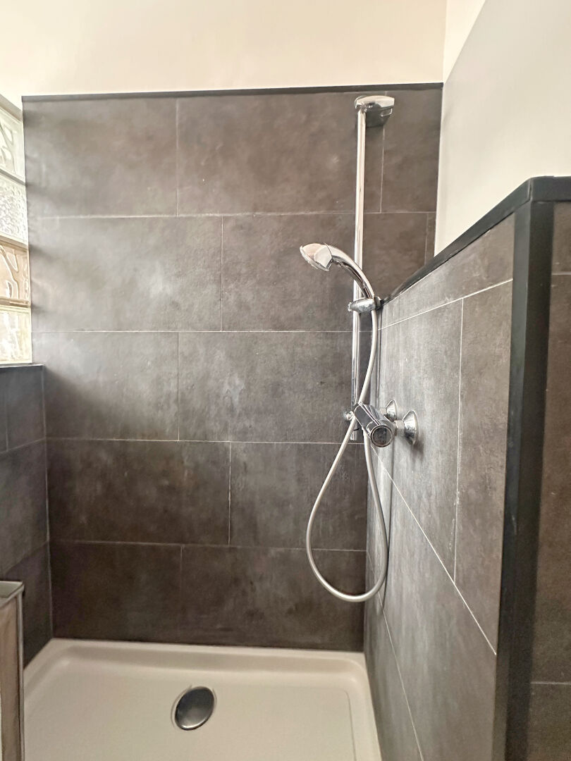 Photo Joli F2/3 proche gare avec vue Tour Eiffel image 6/6