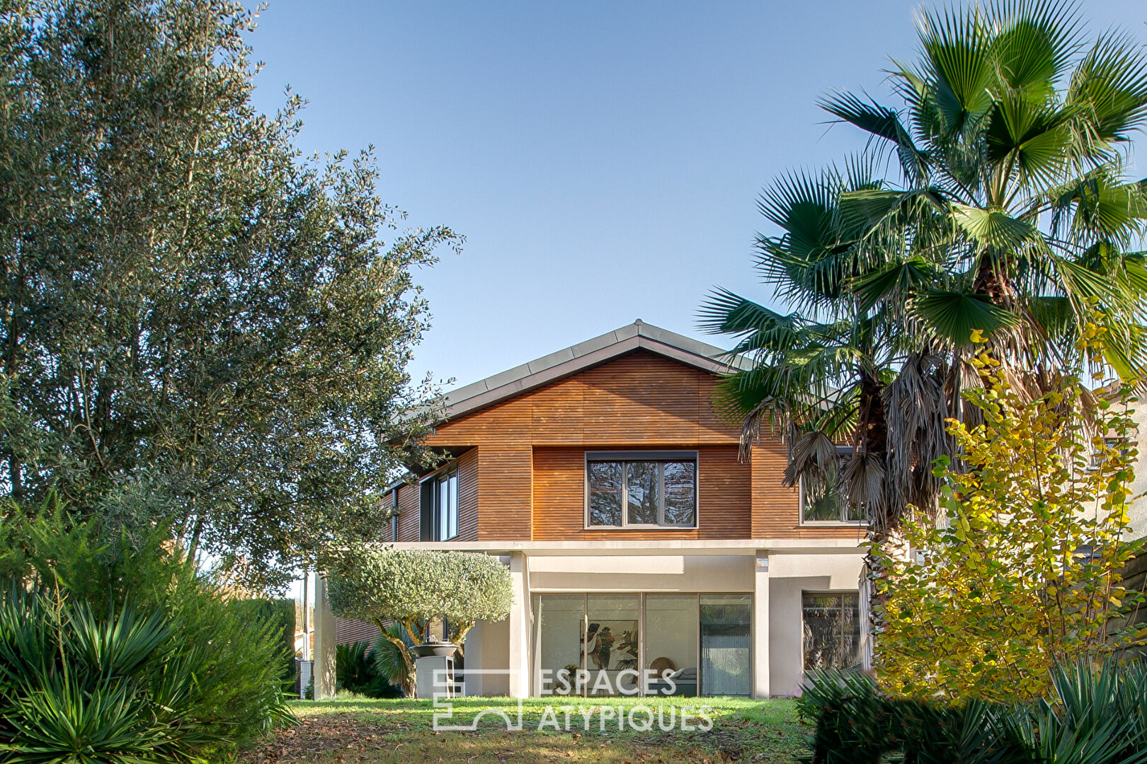 Photo Maison d'architecte familiale  au design apaisant image 2/6