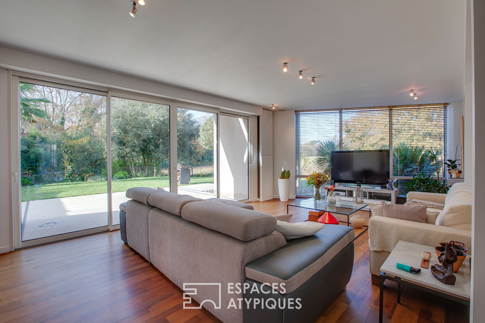 Photo Maison d'architecte familiale  au design apaisant image 4/6