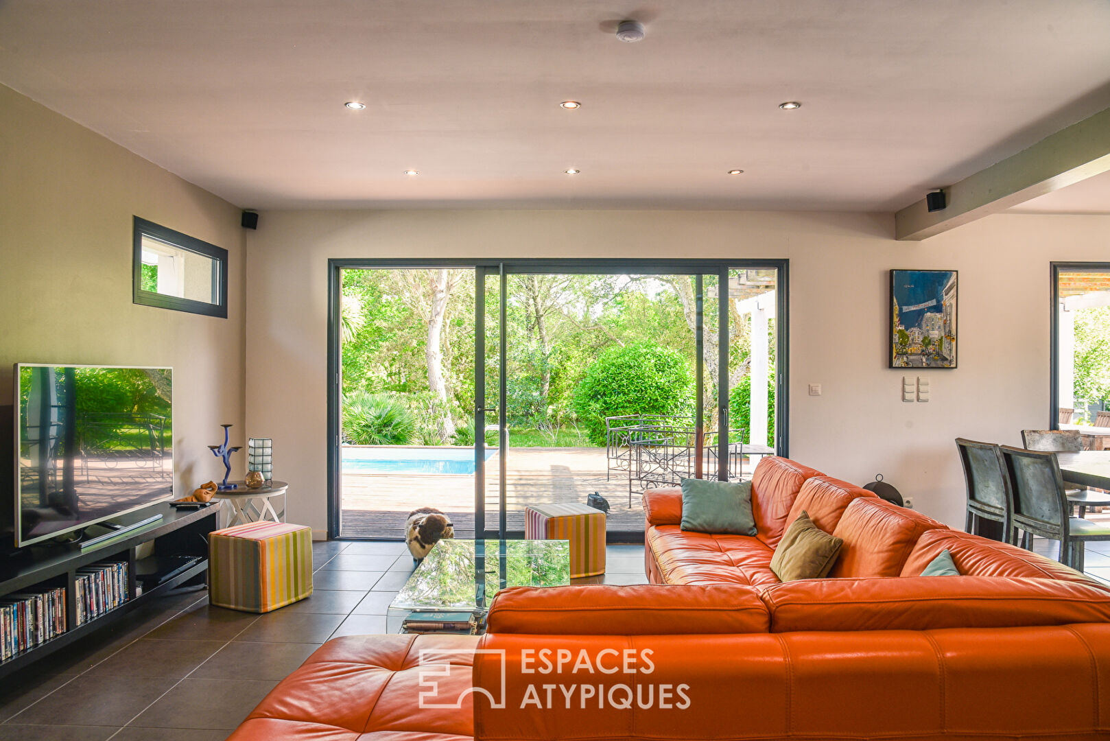 Photo Lignes contemporaines entre forêt et océan image 3/6