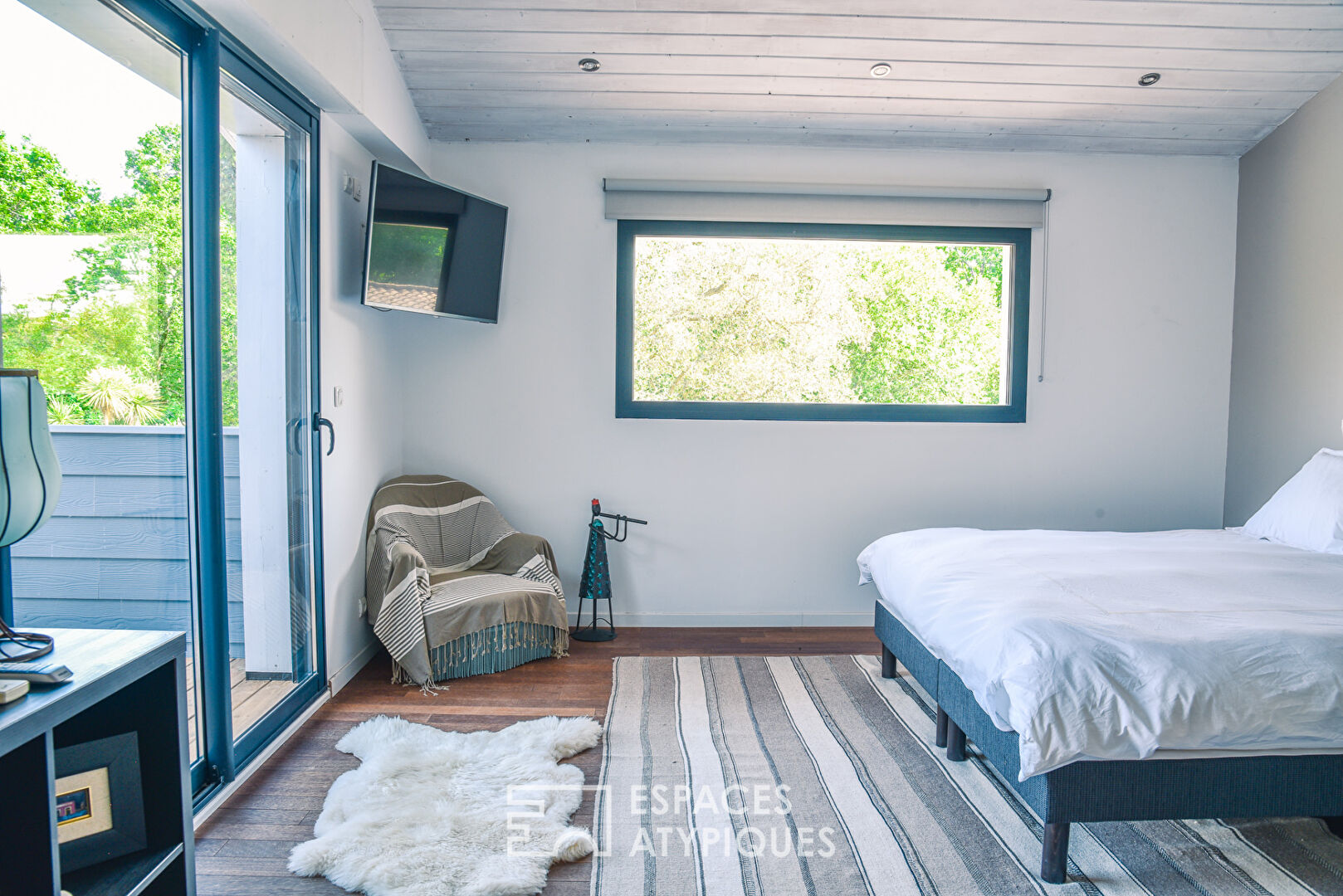 Photo Lignes contemporaines entre forêt et océan image 5/6