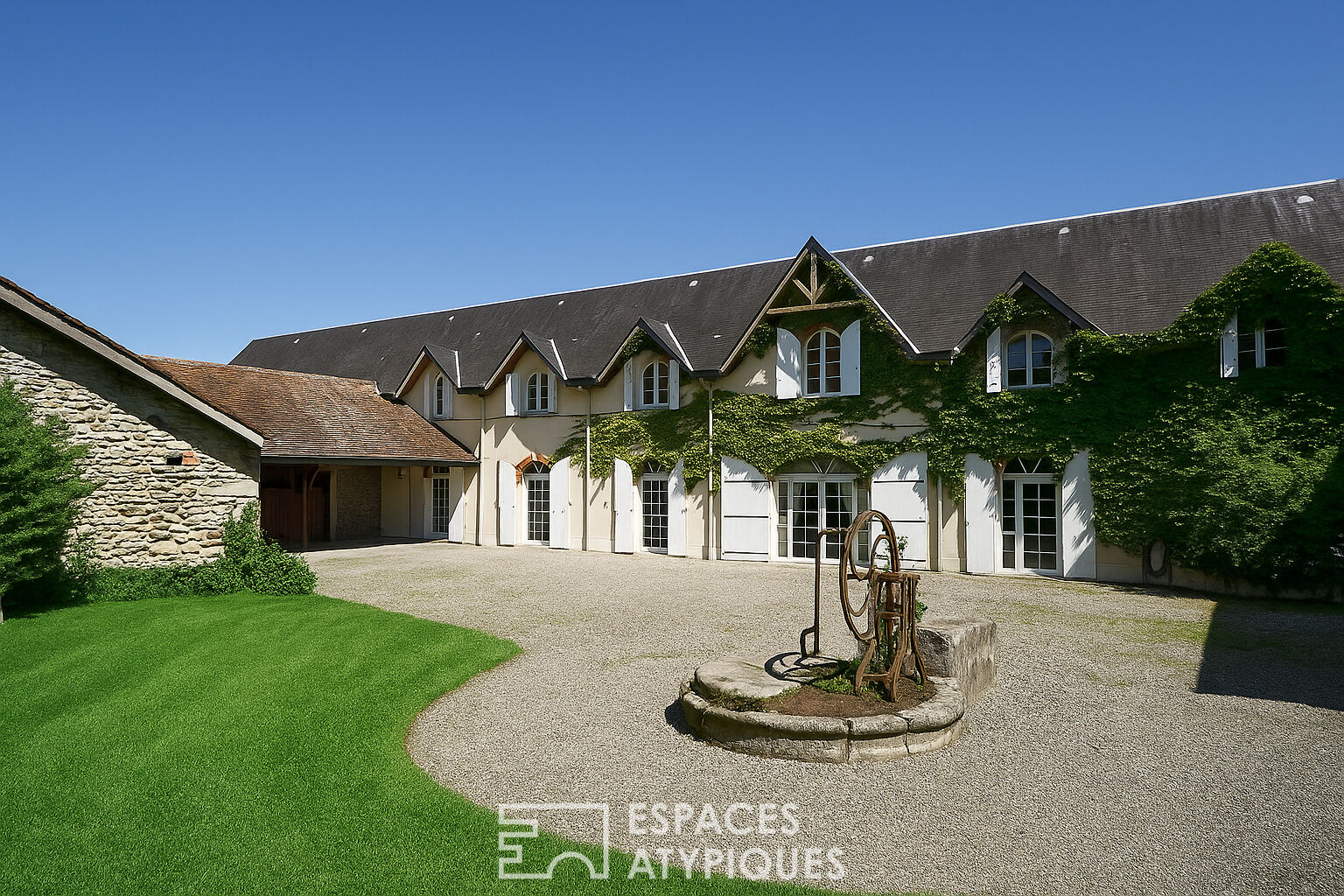 Propriété de village aux volumes modulables