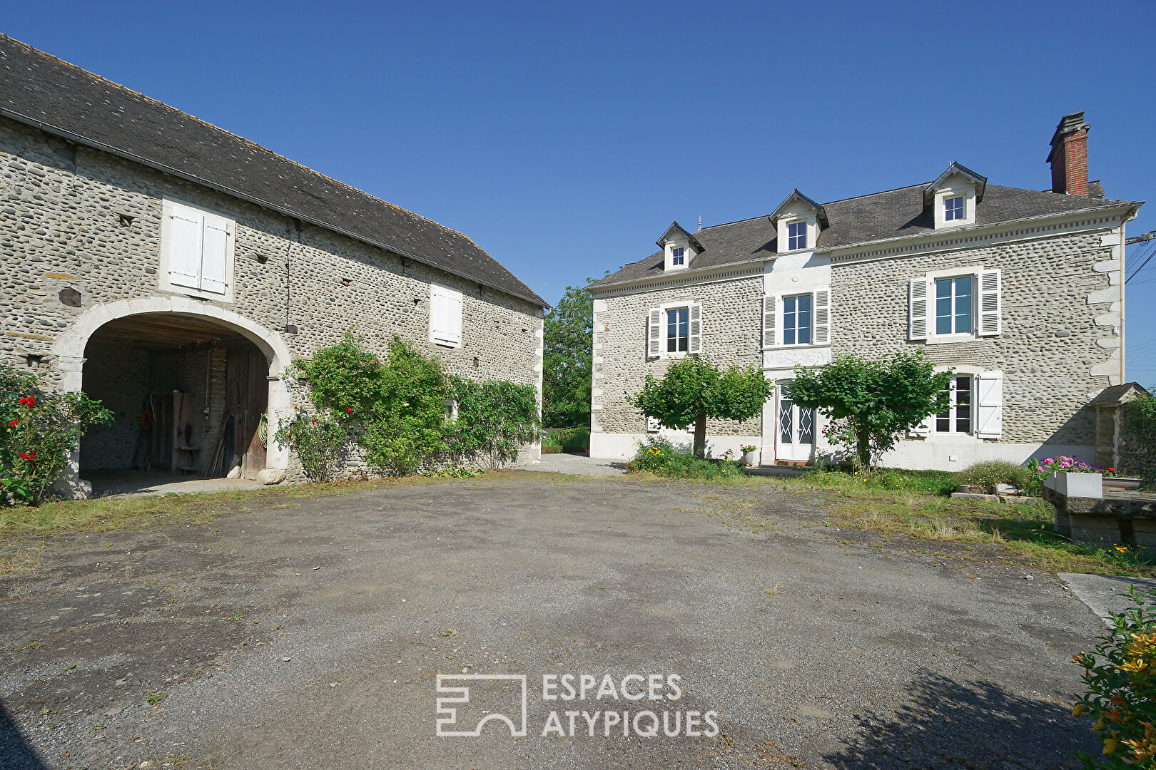 Agence immobilière de ESPACES ATYPIQUES Pau