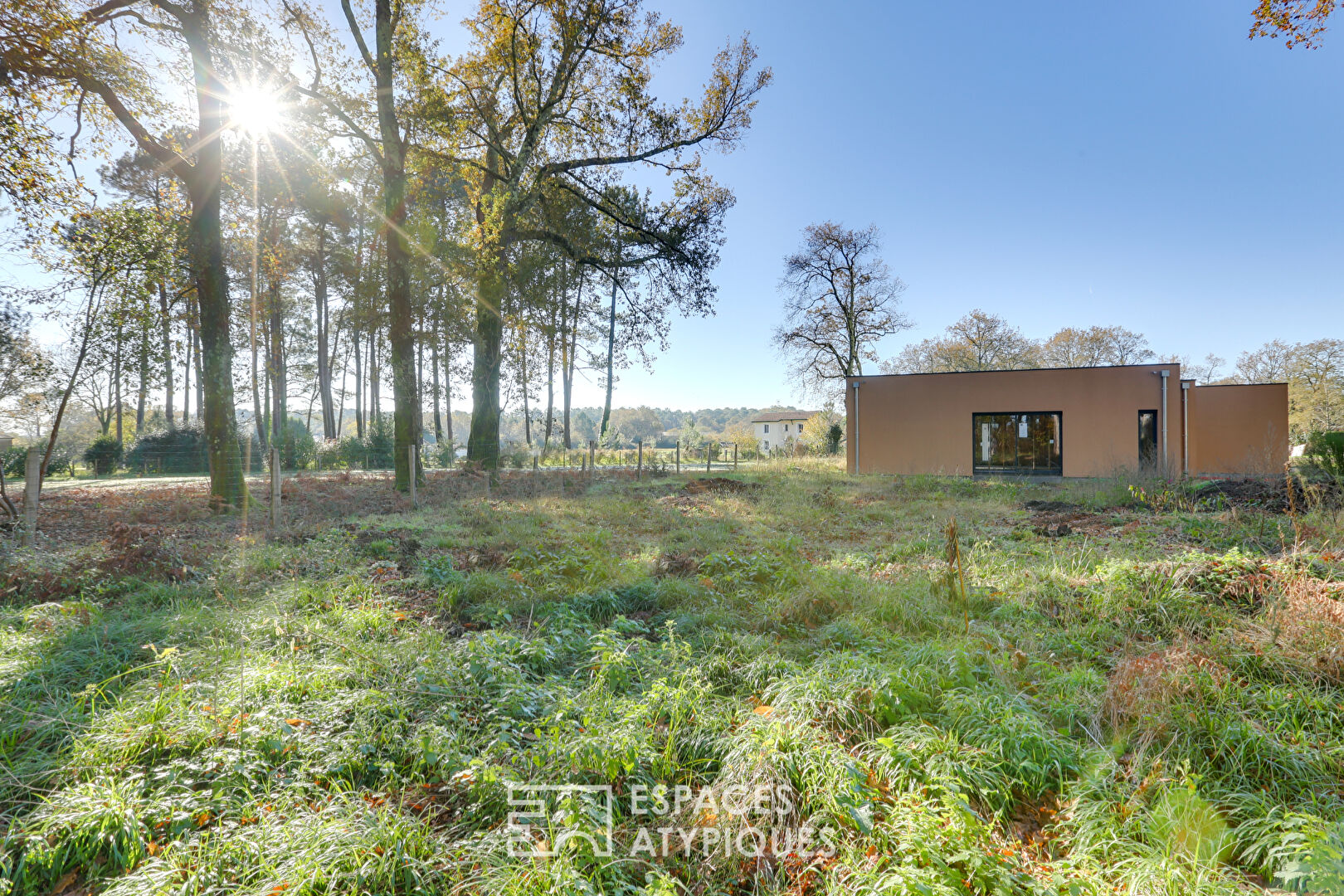 Propriété neuve à aménager dans un cadre naturel