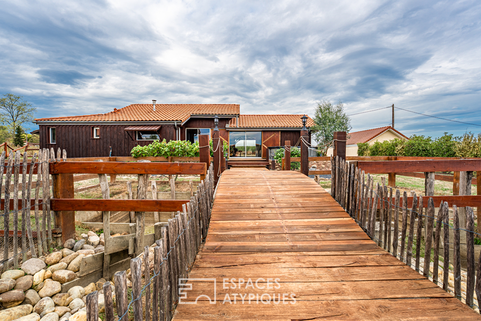 Agence immobilière de ESPACES ATYPIQUES Pau