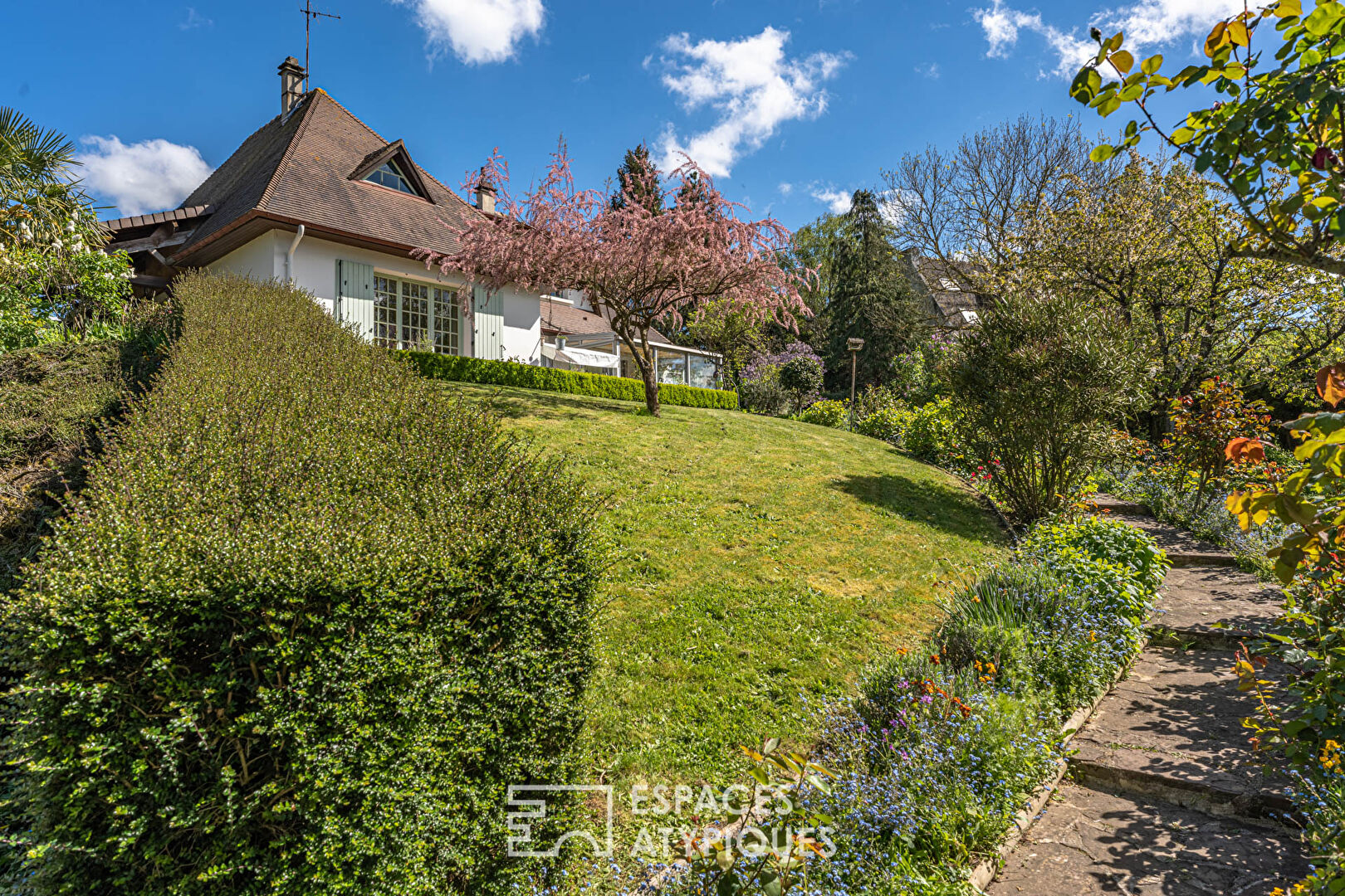 Photo Maison de style Ile de France avec vue dégagée image 2/6