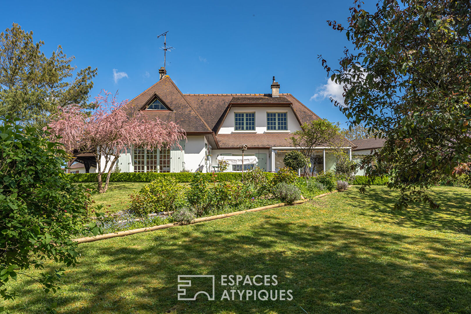 Photo Maison de style Ile de France avec vue dégagée image 5/6
