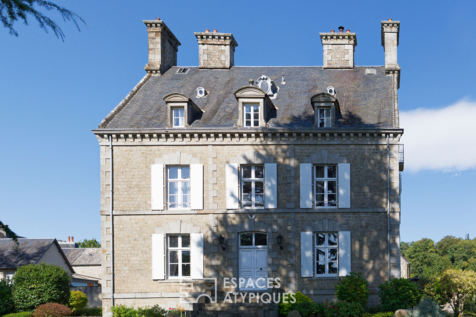 Photo Propriété du XVII ème Siècle et ses dépendances image 1/6