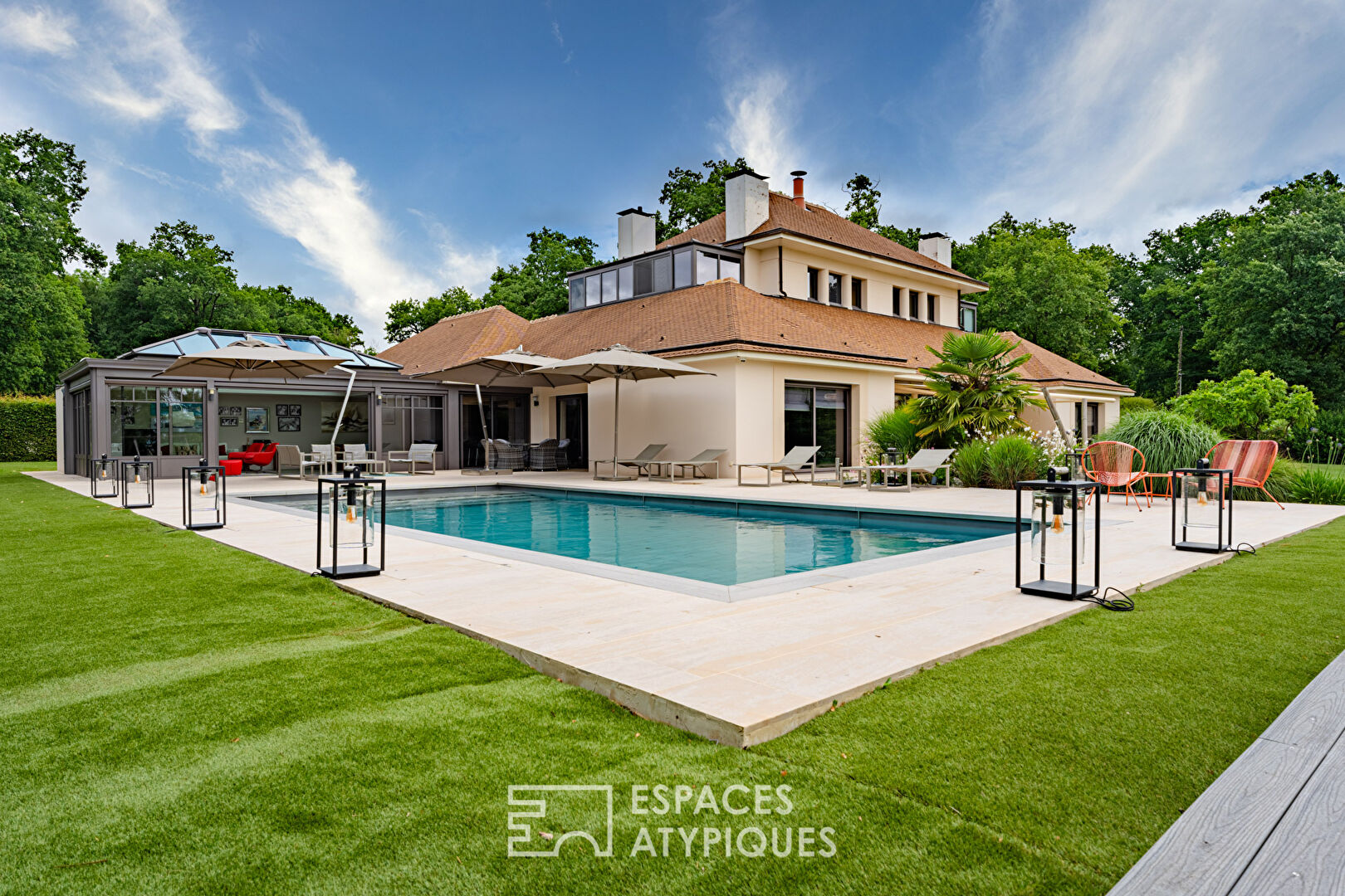 Maison d'architecte avec piscine chauffée et vue sur la vallée