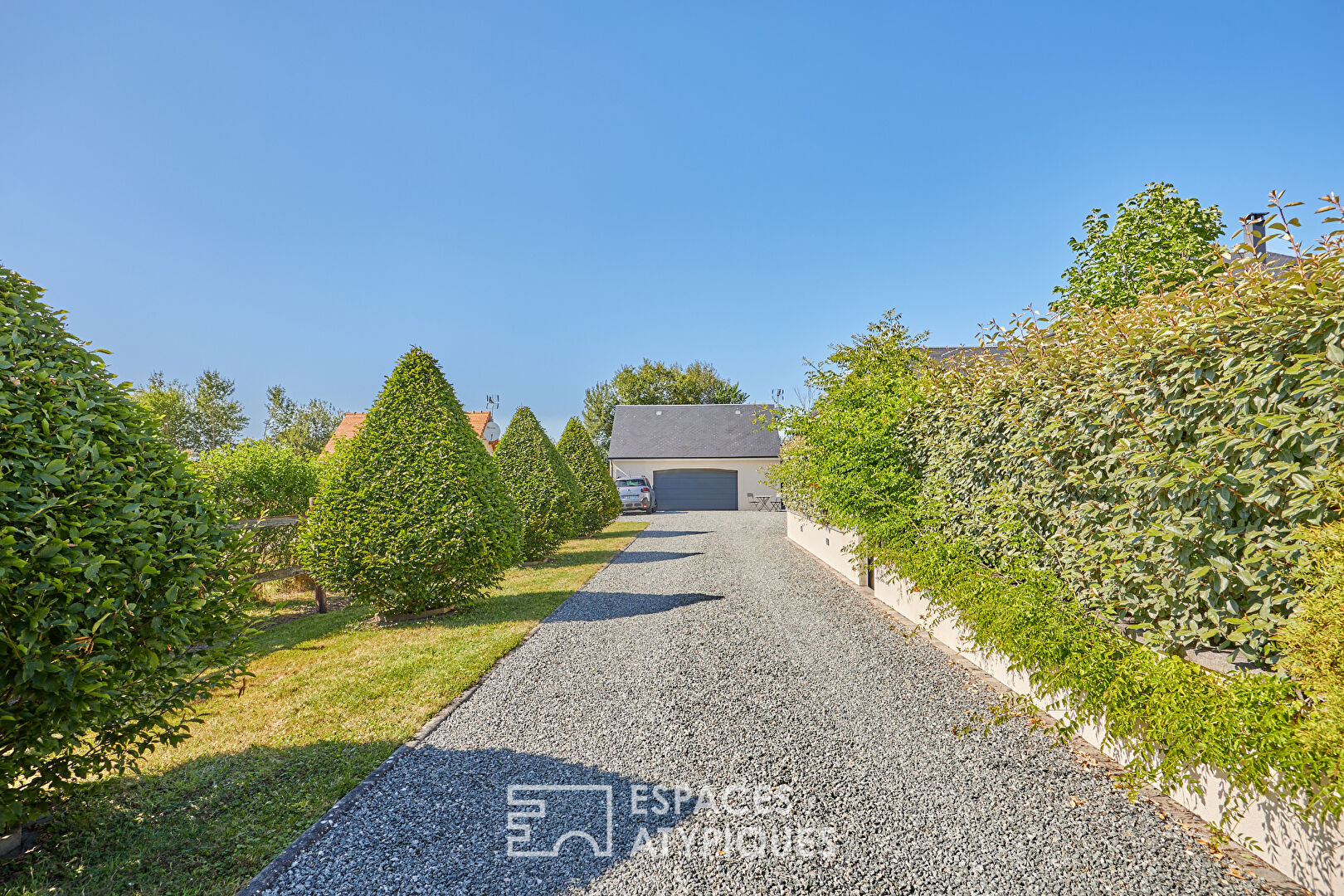 Photo Contemporaine de caractère avec piscine image 3/6