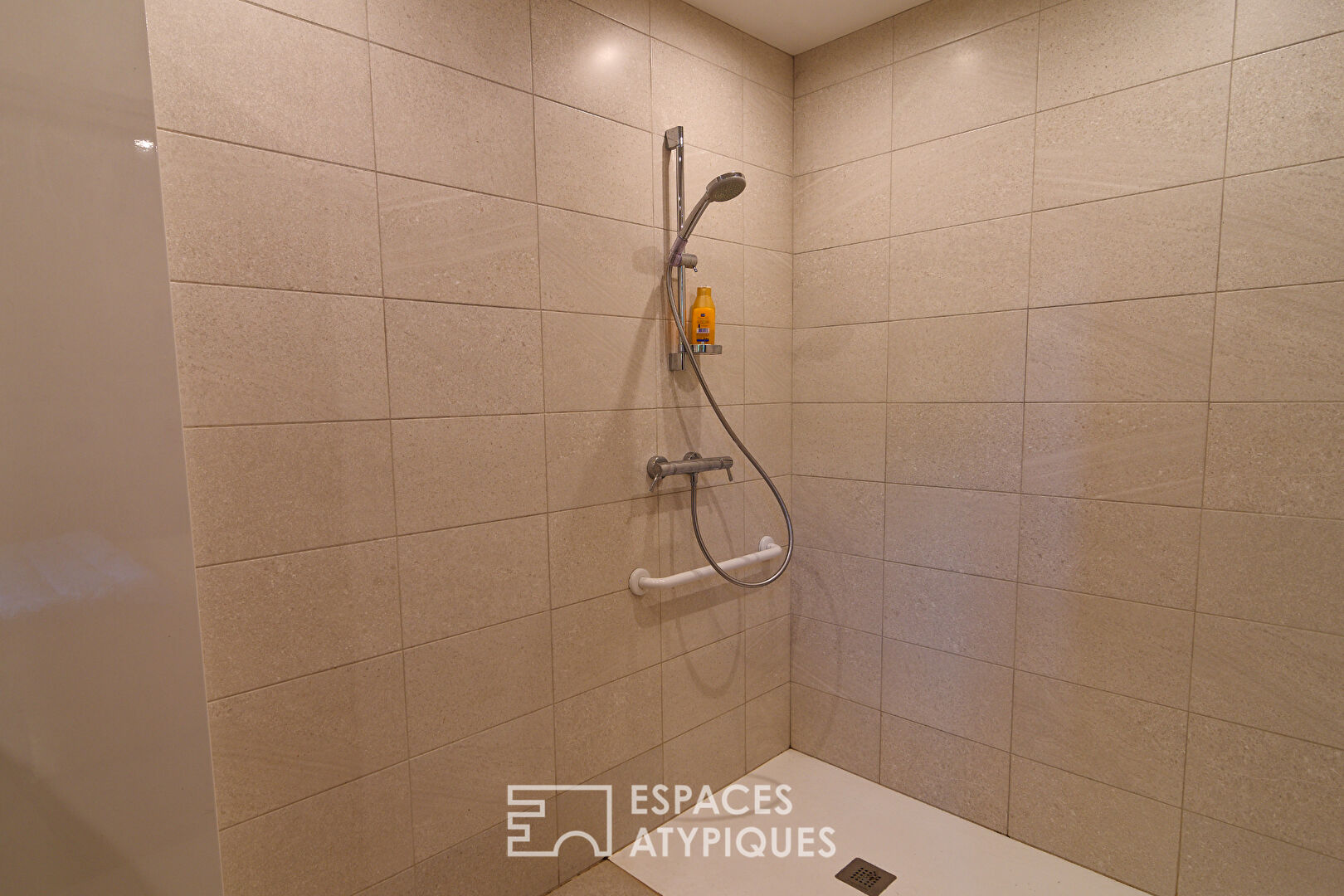 Photo Ancien relais de poste avec deux maisons et dépendances image 6/6