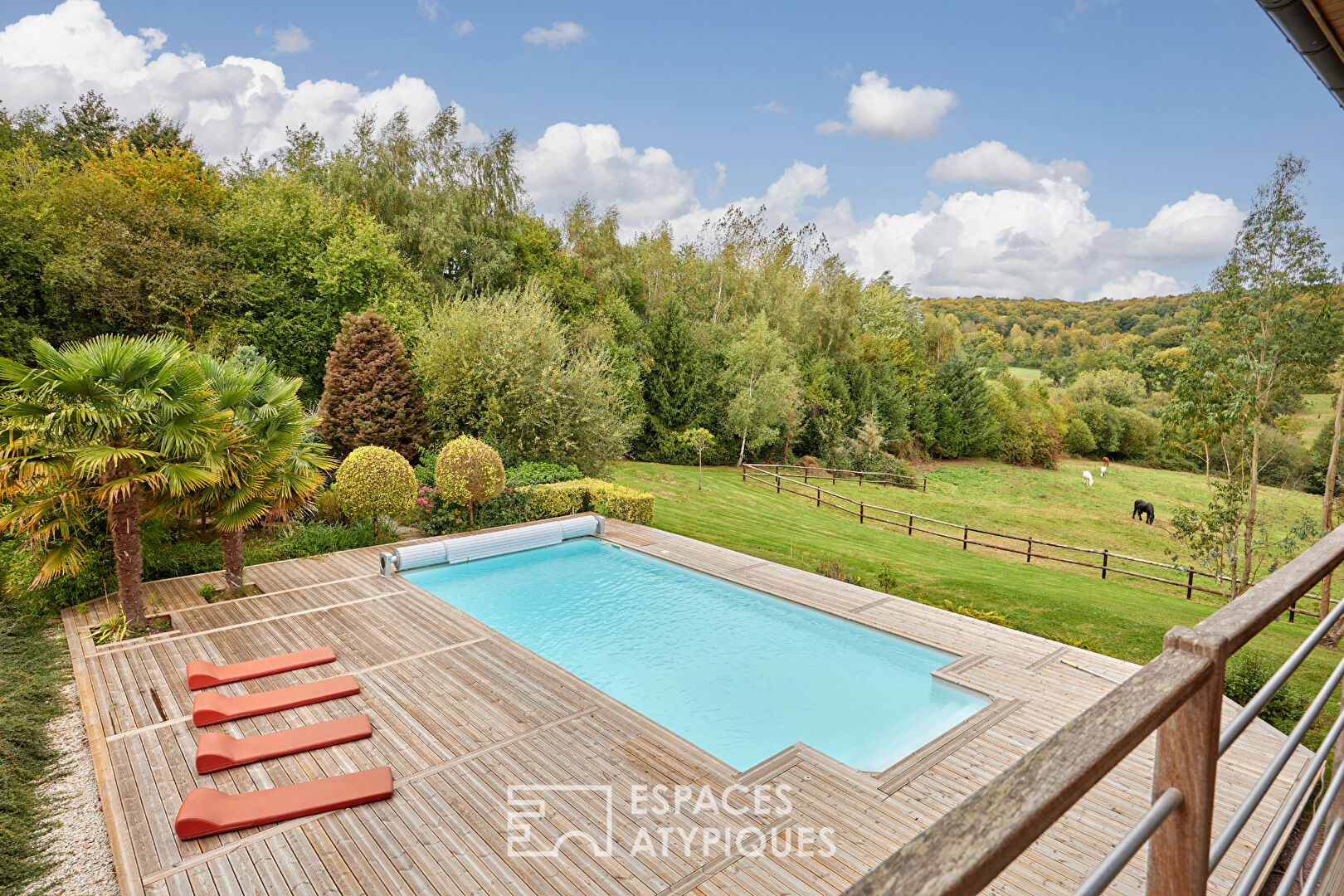 Photo Propriété contemporaine avec dépendance, piscine et panorama exceptionnel image 2/6