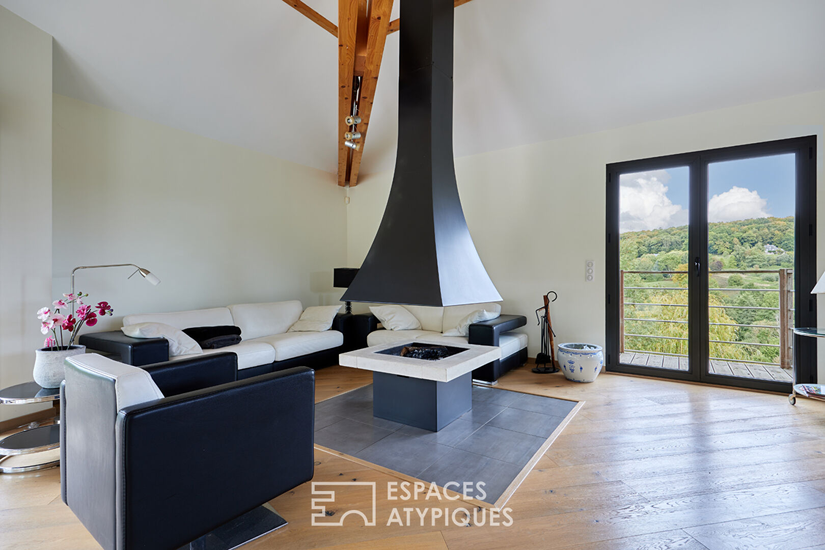 Photo Propriété contemporaine avec dépendance, piscine et panorama exceptionnel image 5/6