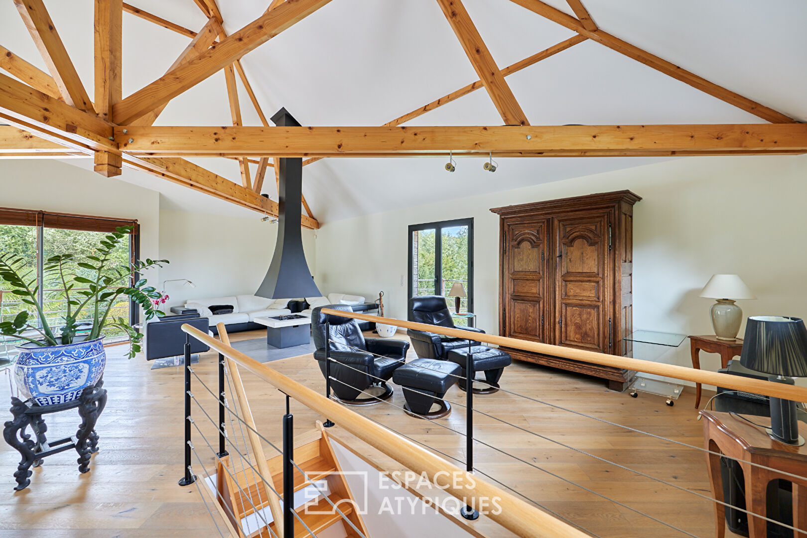 Photo Propriété contemporaine avec dépendance, piscine et panorama exceptionnel image 6/6