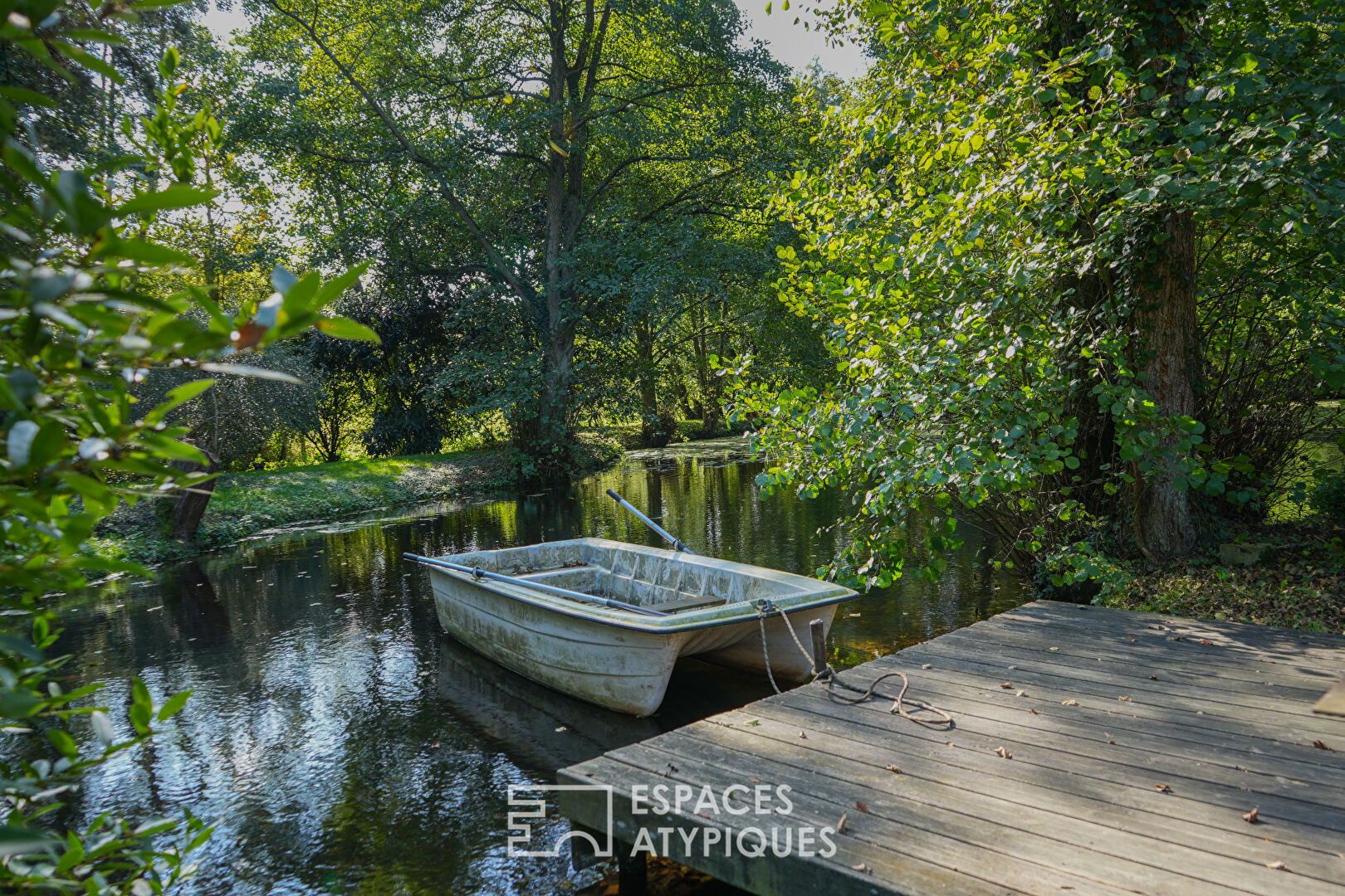 Chalet de loisir avec étang privé