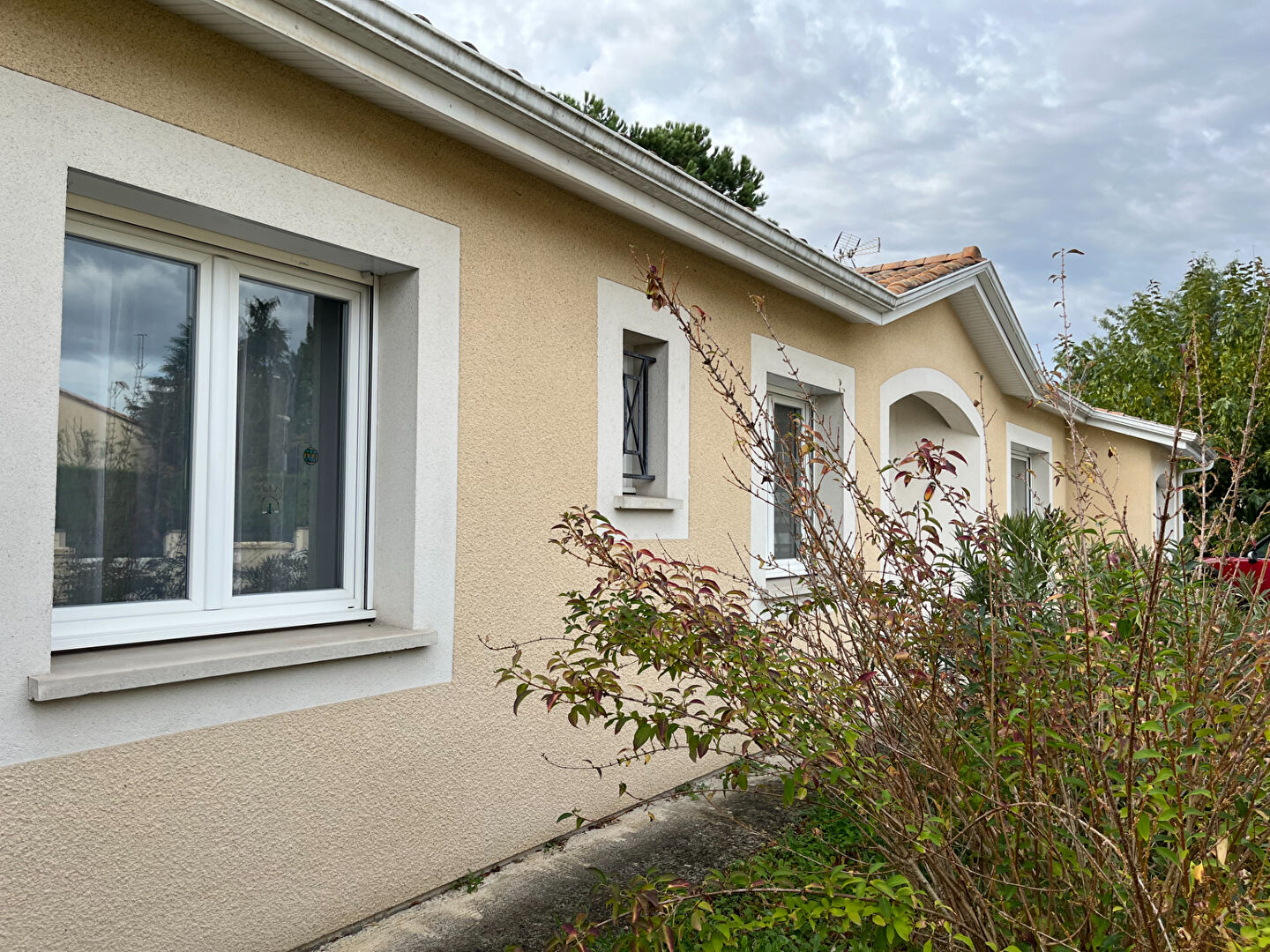 CONTEMPORAINE  INDIVIDUELLE T6 TRAM A PIED