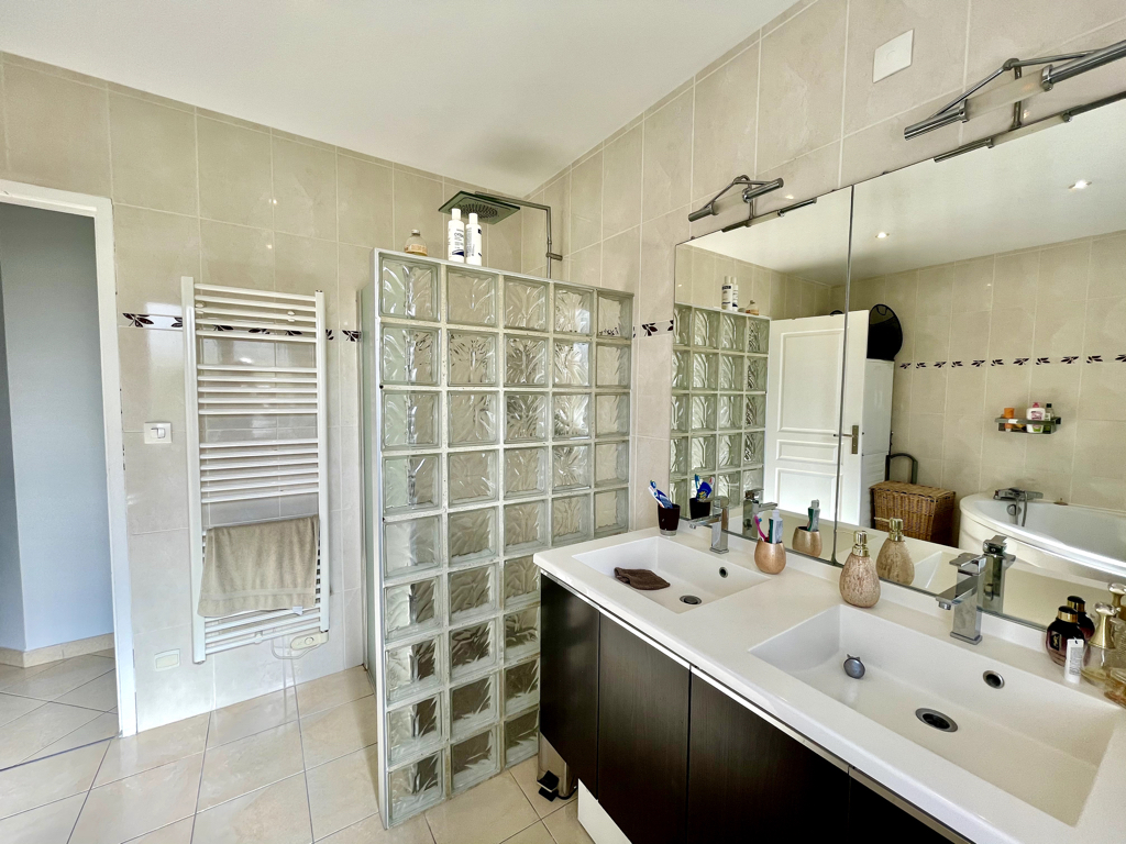Vente Maison de 7 pièces 250 m² - DEMOUVILLE 14840 | AVA IMMOBILIER - AR photo7