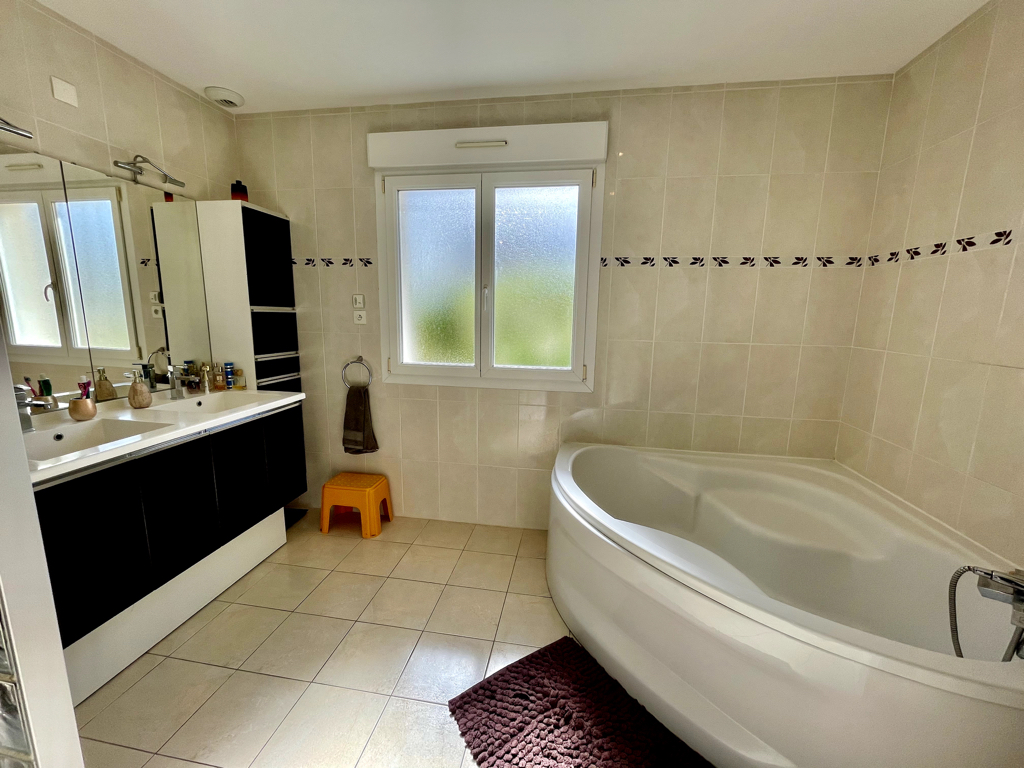 Vente Maison de 7 pièces 250 m² - DEMOUVILLE 14840 | AVA IMMOBILIER - AR photo8