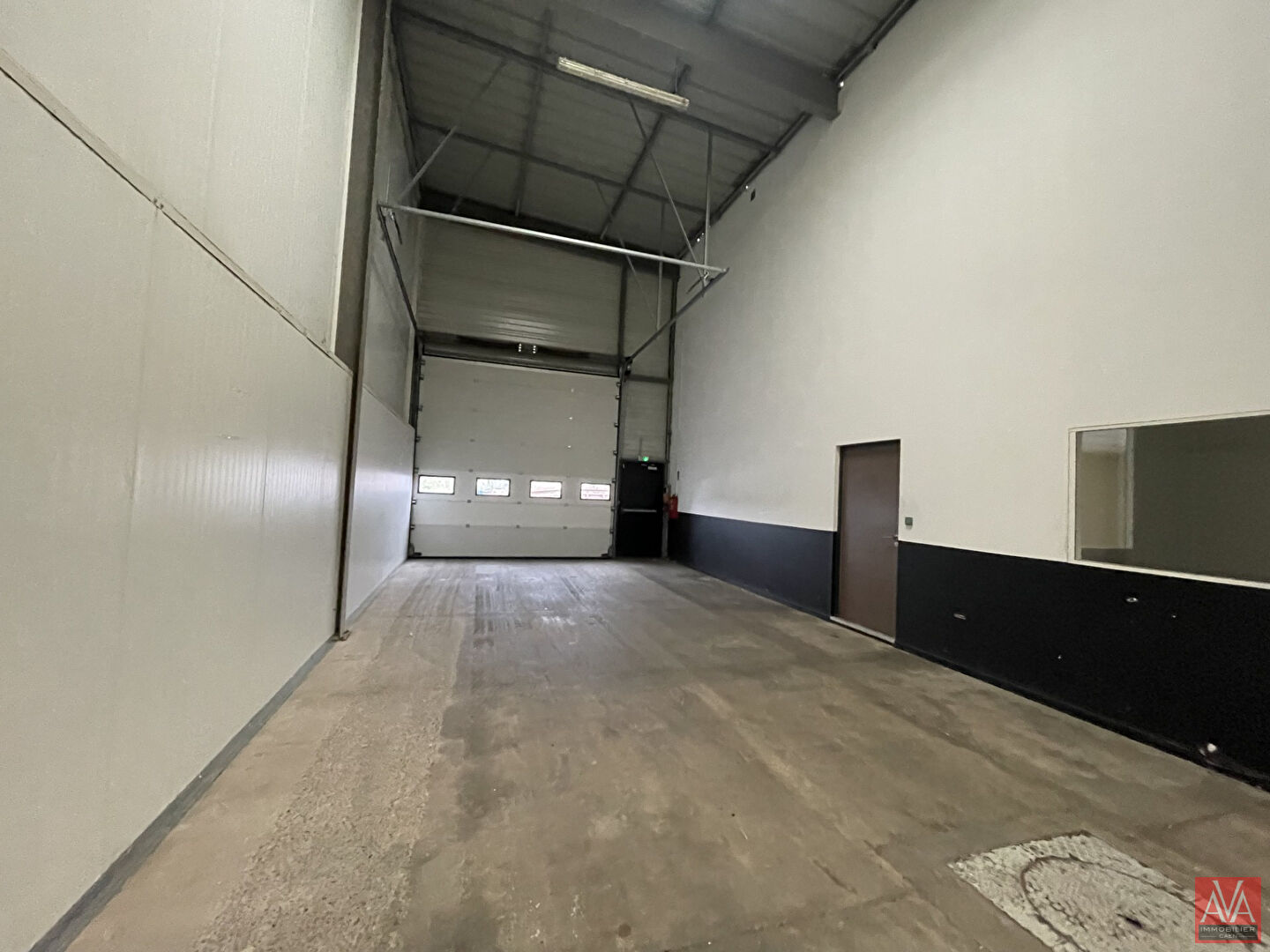 Photo A louer Ensemble 890 m² bureaux ,entrepôts  et parkings Caen bus de ville image 4/6