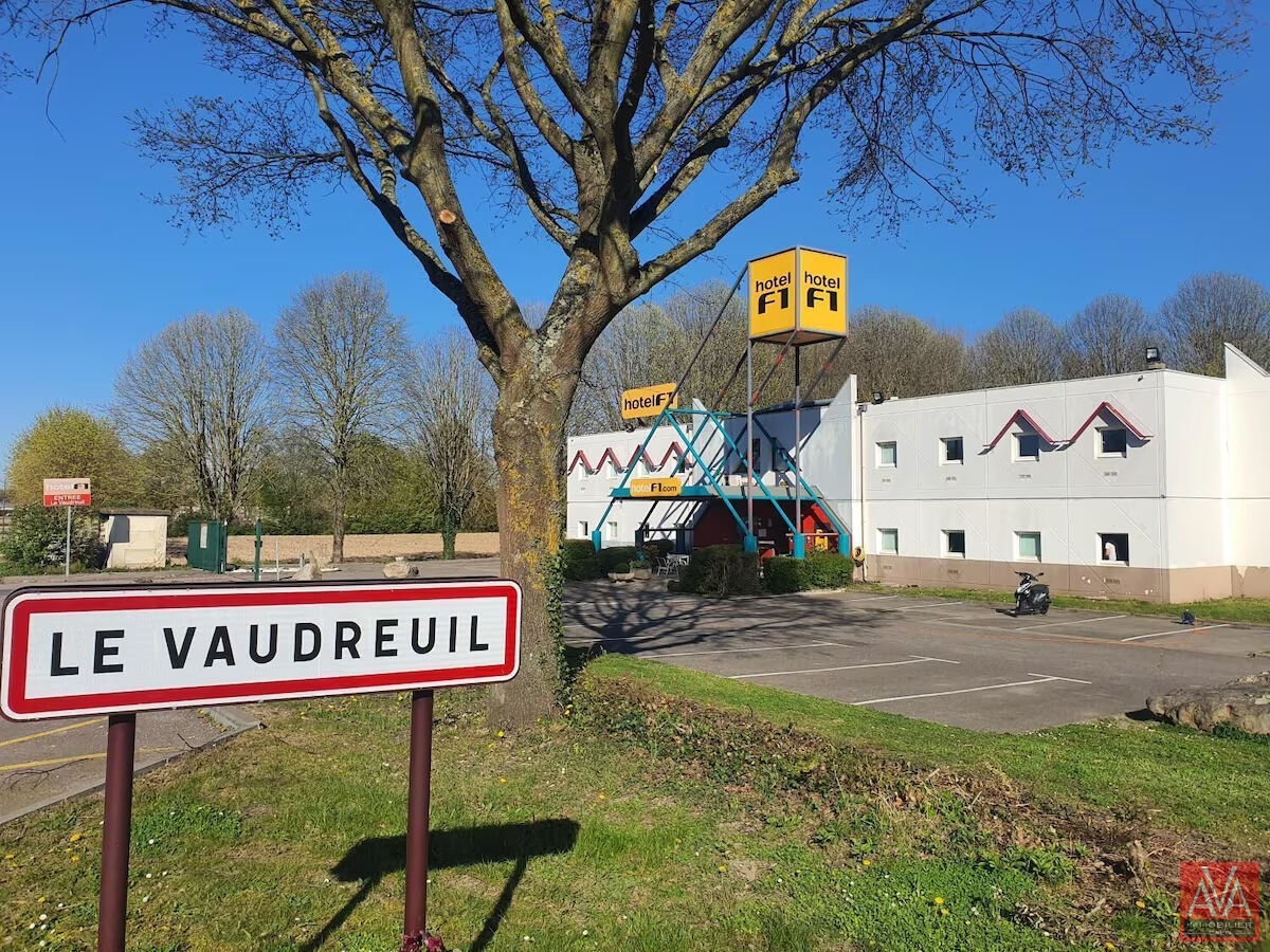 Hotel  murs et fond  libre d'enseigne en parfait état