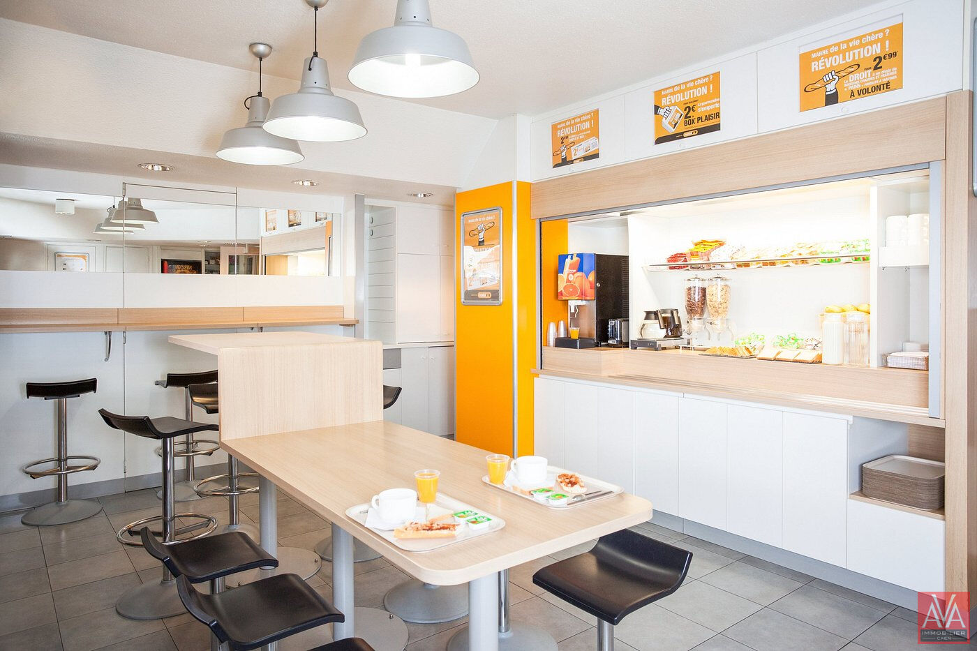 Photo Hotel  murs et fond  libre d'enseigne en parfait état image 3/4
