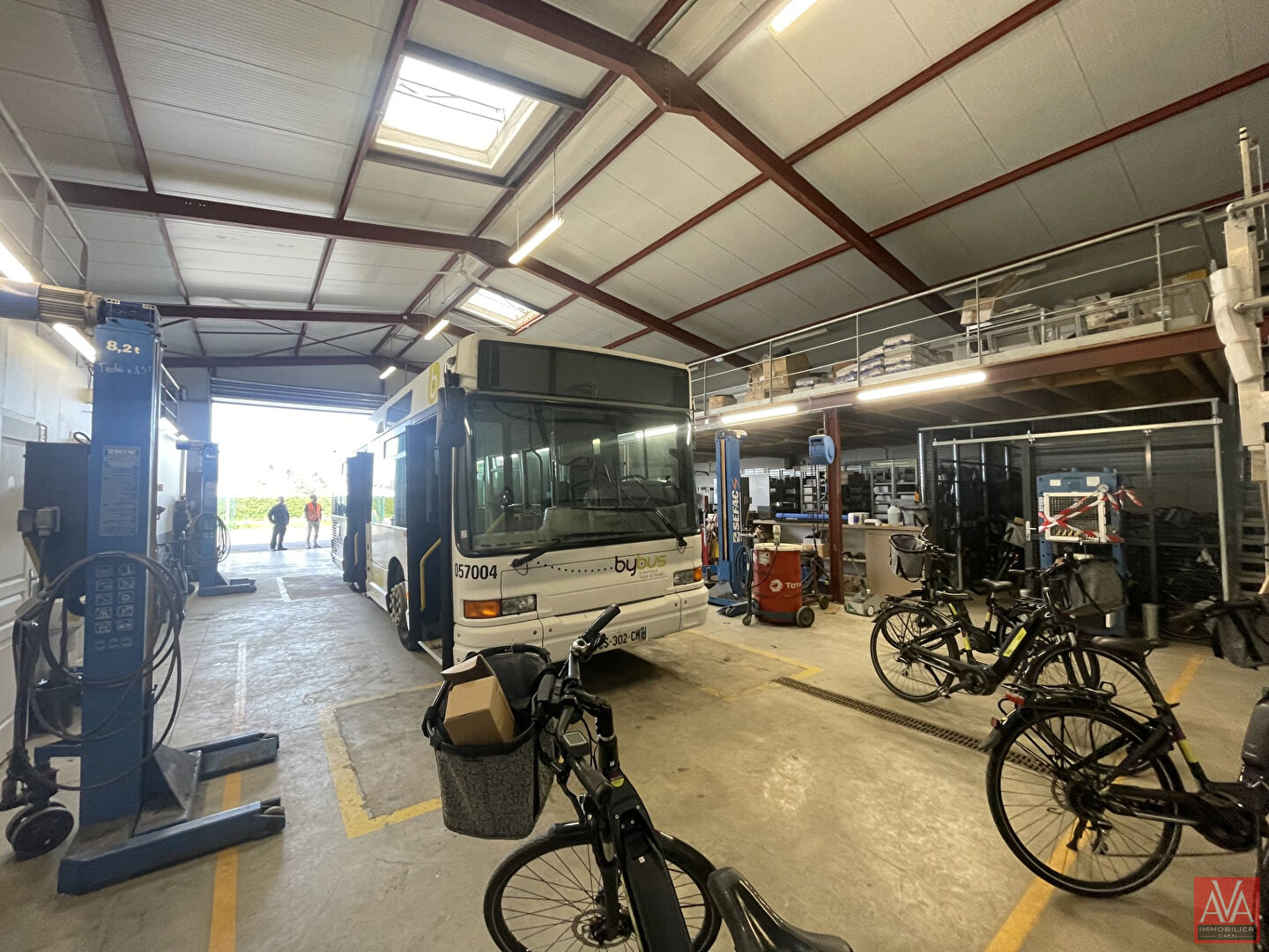 Photo Locaux d'activité Bureaux et atelier avec porte sectionnelle proche Bayeux image 5/6