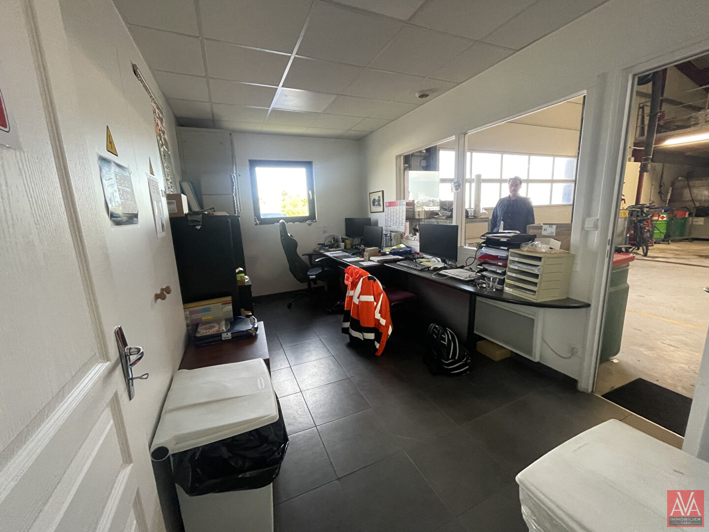 Photo Locaux d'activité Bureaux et atelier avec porte sectionnelle proche Bayeux image 6/6