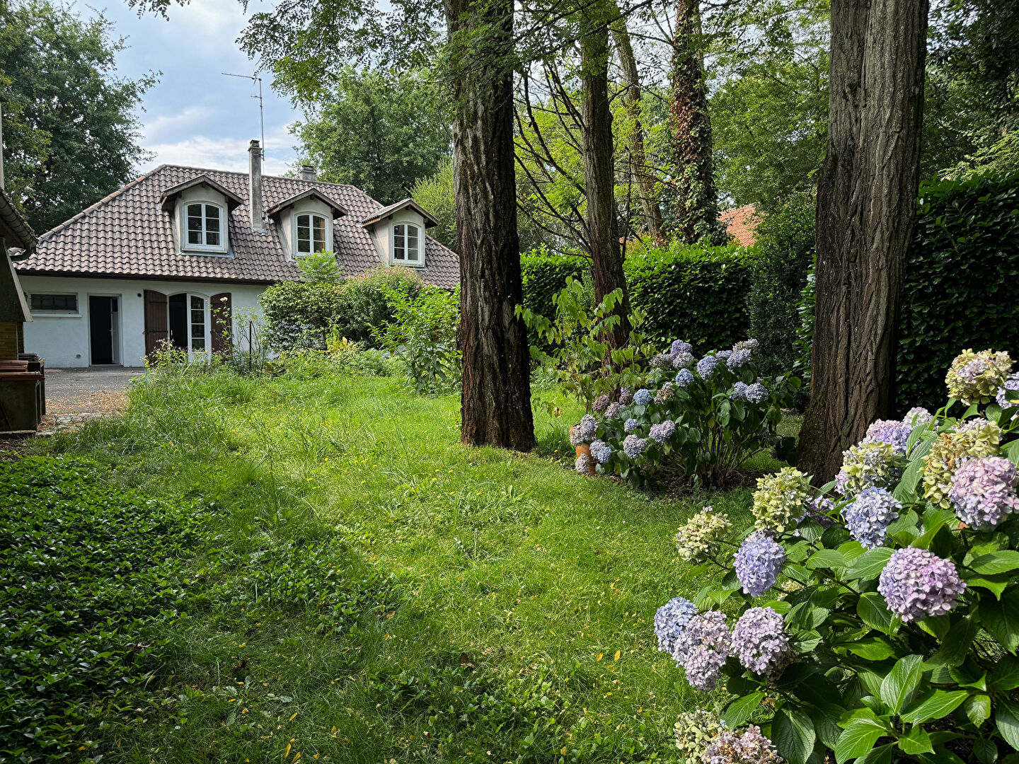 Photo Pessac le Bourgailh, maison T7 de 169 m² avec jardin et garage image 2/6
