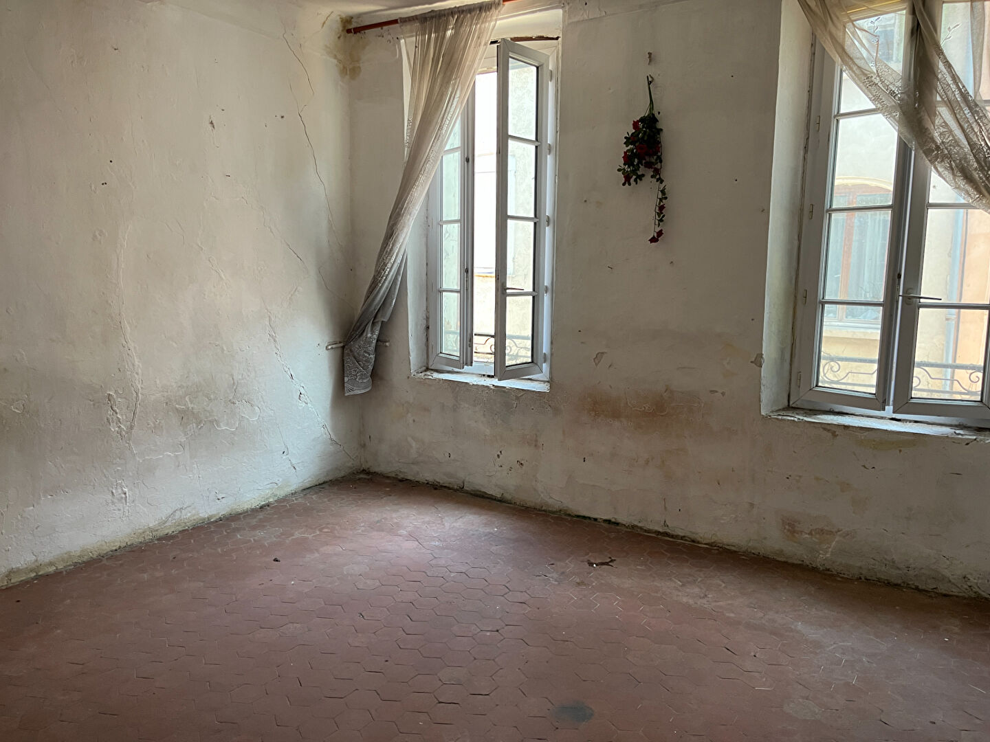 Photo Duplex traversant de 92m² étage 2 et 3 sur 3 à créer image 2/6