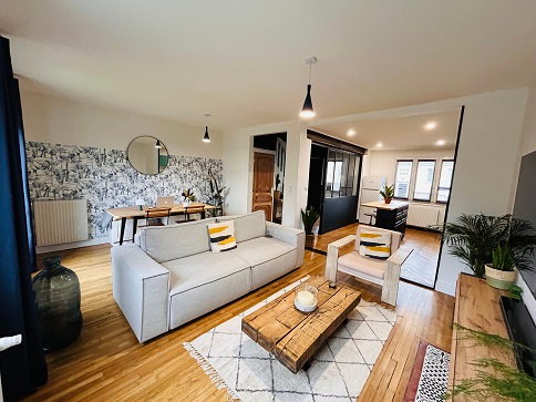 Maison 4 chambres, jardin et garage.