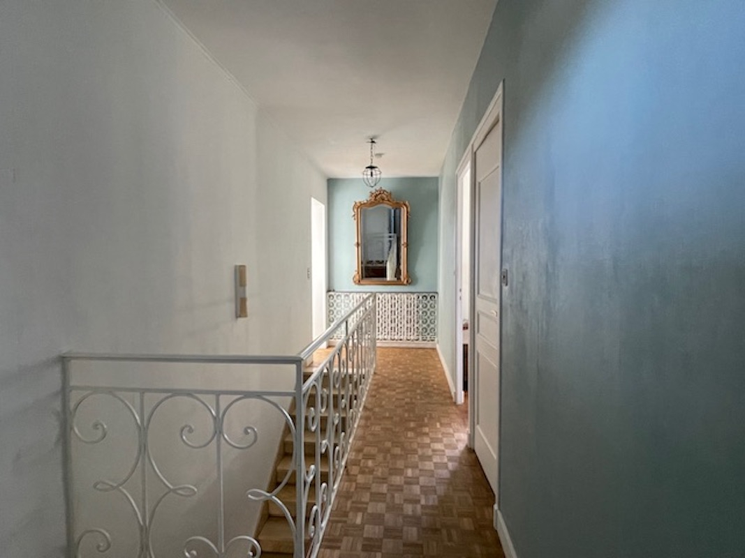 Photo Maison avec jardin et garages image 2/6