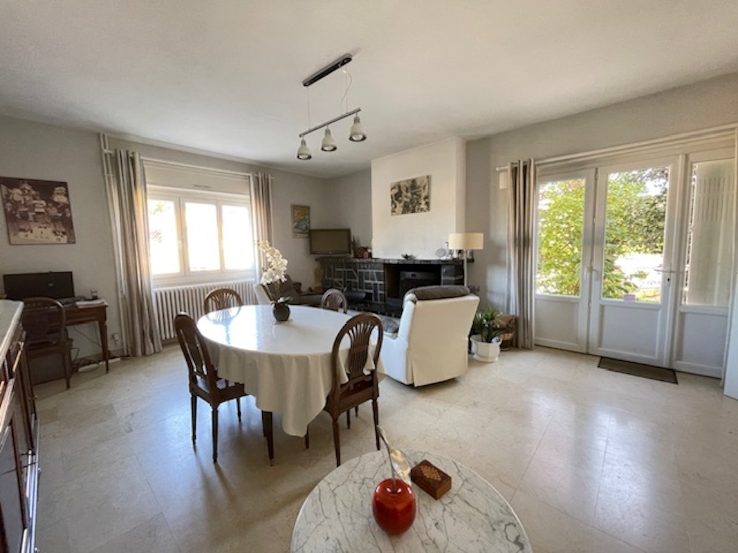 Photo Maison avec jardin et garages image 4/6