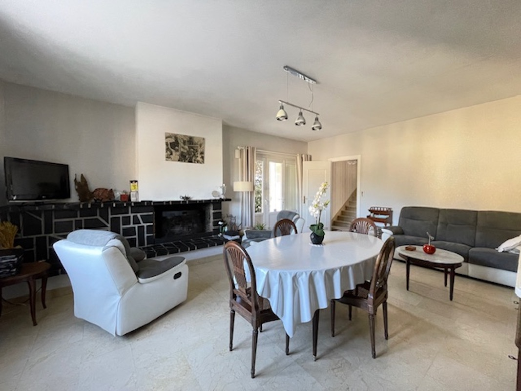 Photo Maison avec jardin et garages image 5/6