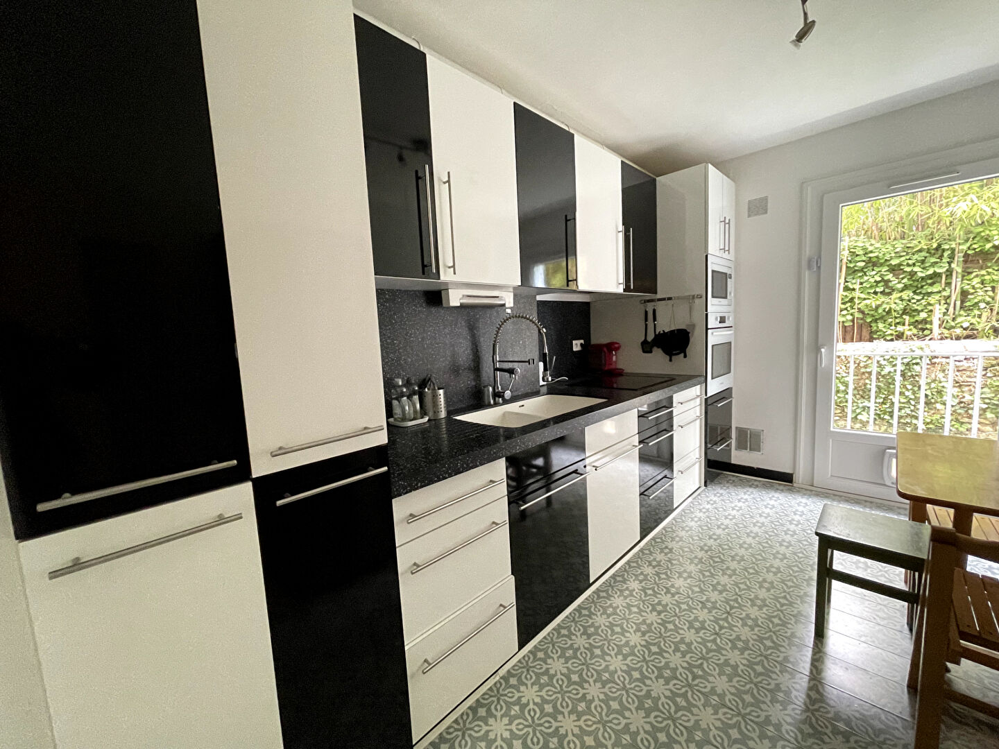 Photo Appartement T3 parking couvert et piscine image 2/6