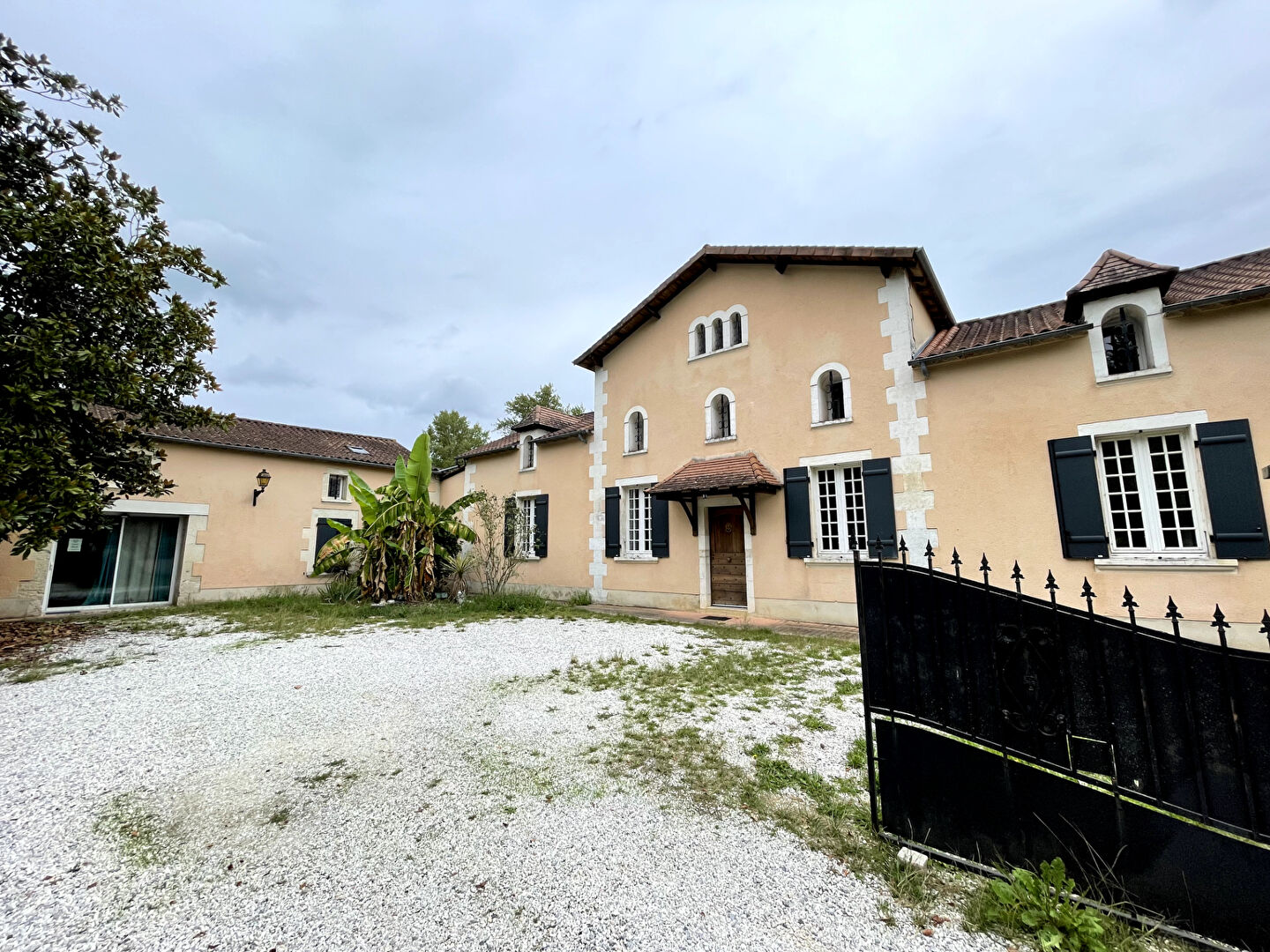 Photo Propriété avec dépendance et étang image 1/6